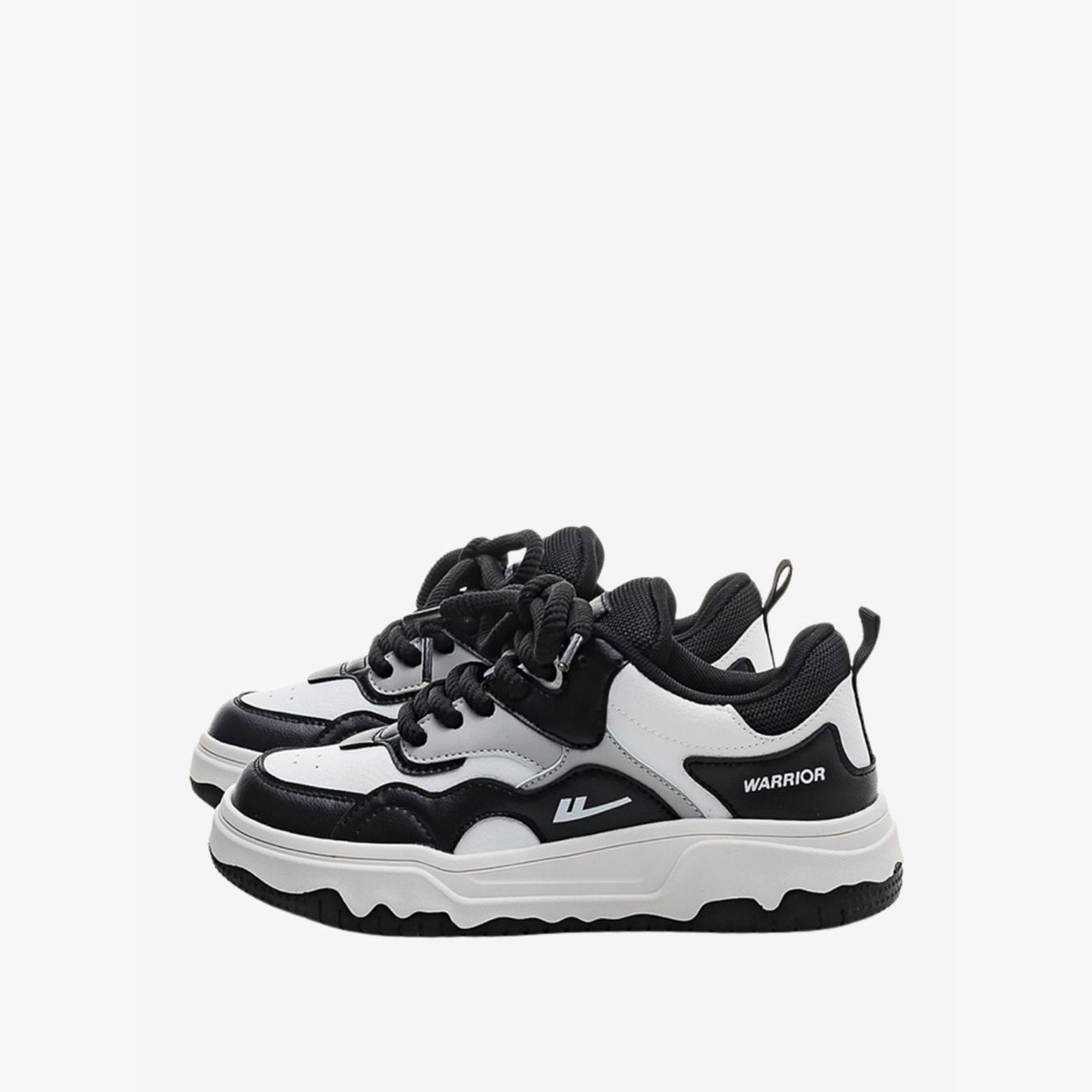 حذاء سنيكرز بأربطة ونمط كتل ألوان-women-shoes-sneakers-image-4