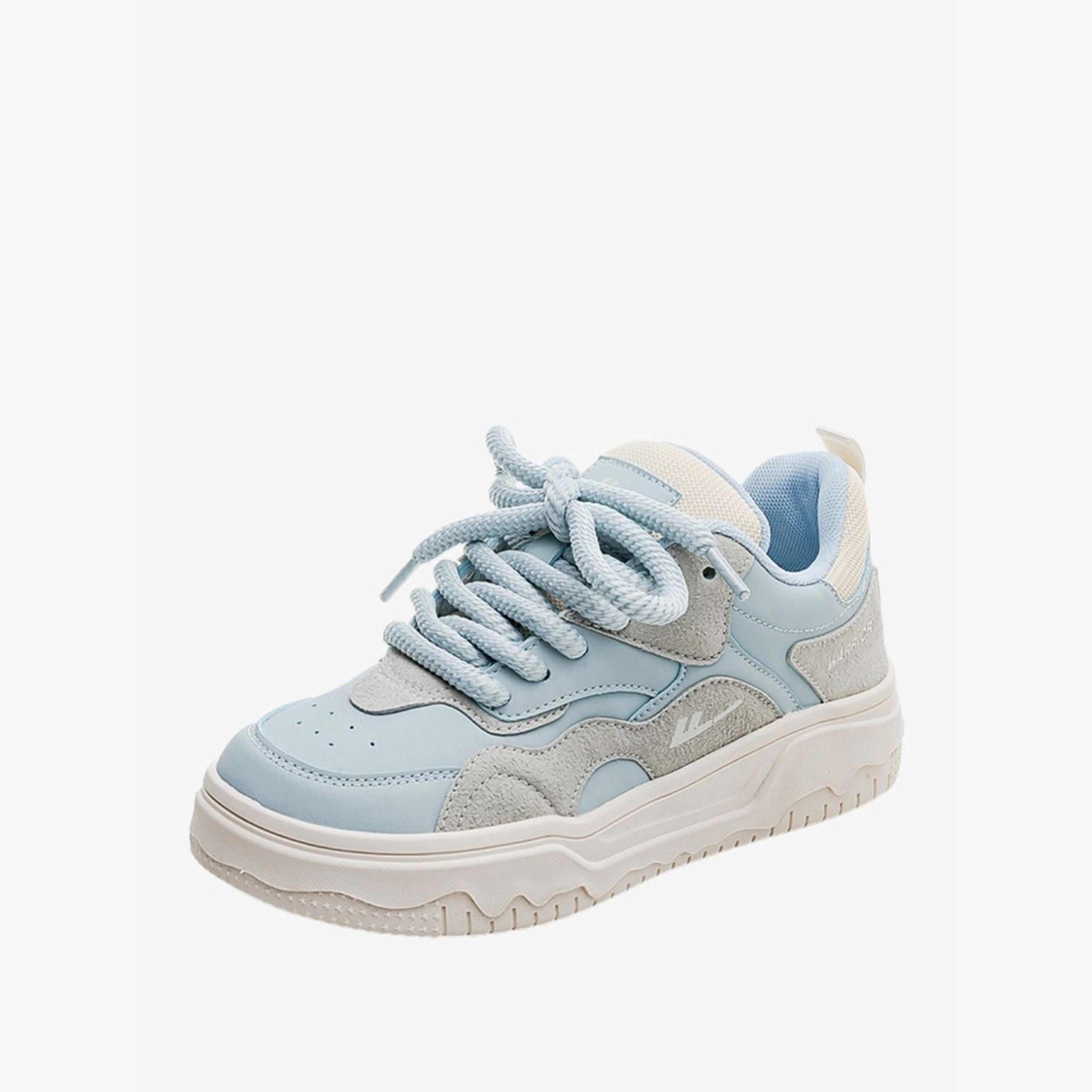 حذاء سنيكرز بأربطة وتفاصيل شعار-women-shoes-sneakers-image-1