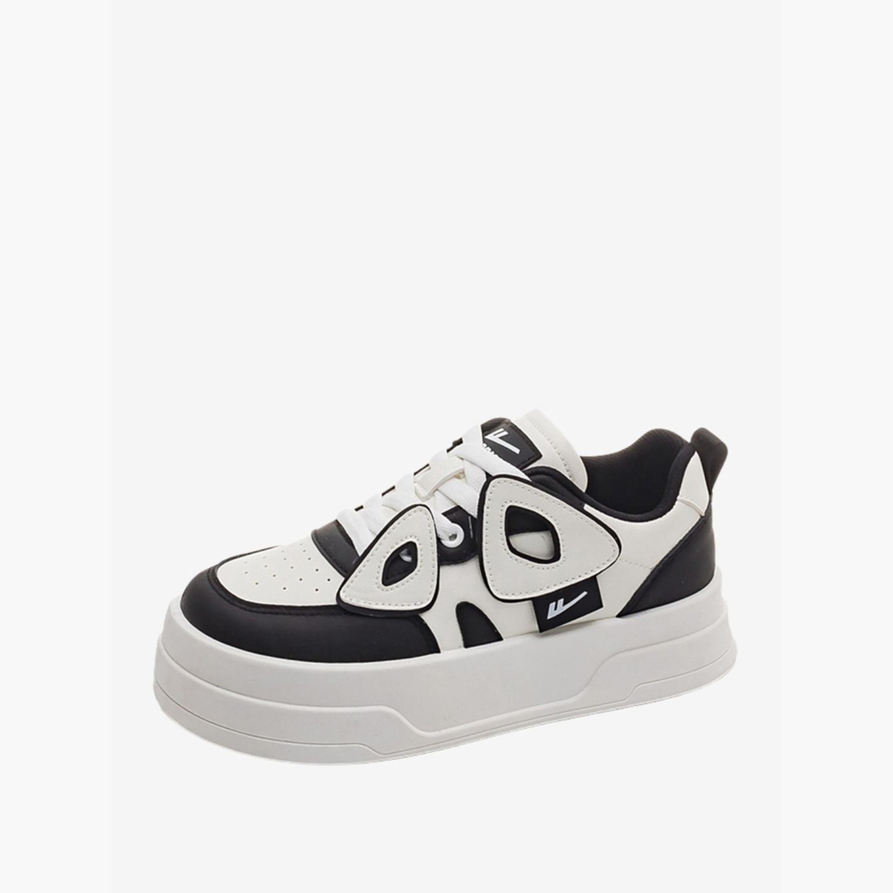 حذاء سنيكرز برباط وتفاصيل أبليكيه للنساء-women-shoes-sneakers-image-1