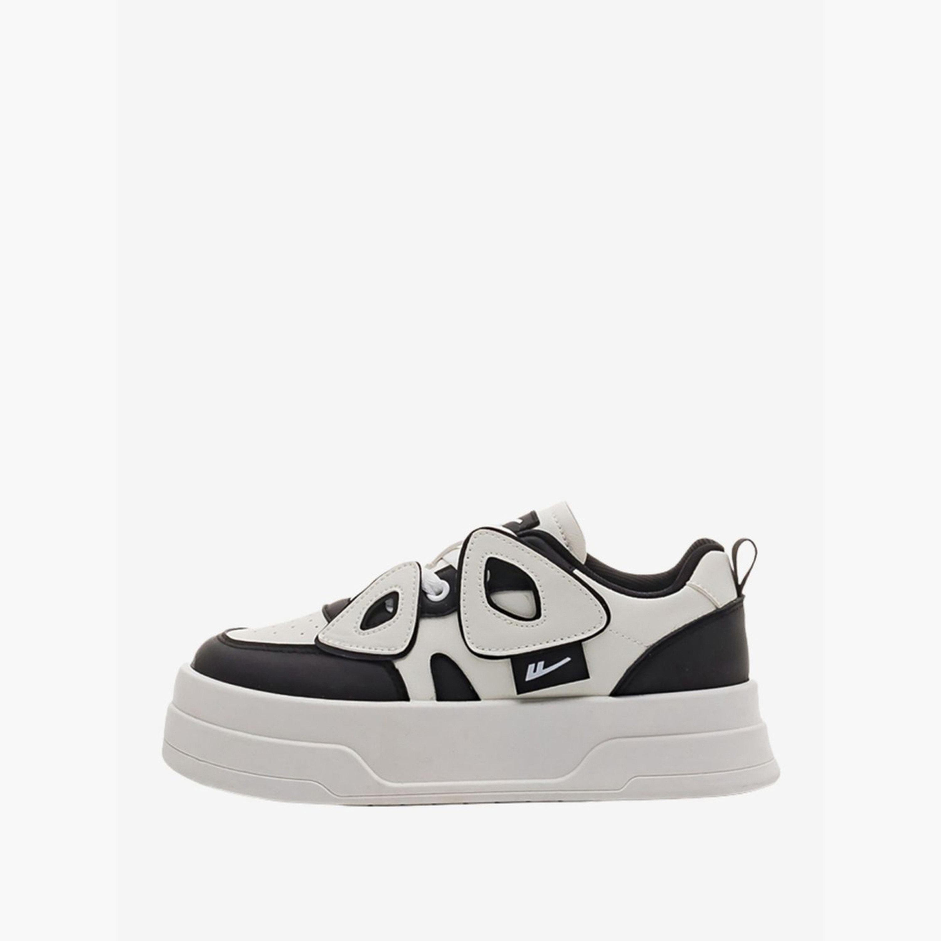 حذاء سنيكرز برباط وتفاصيل أبليكيه للنساء-women-shoes-sneakers-image-2