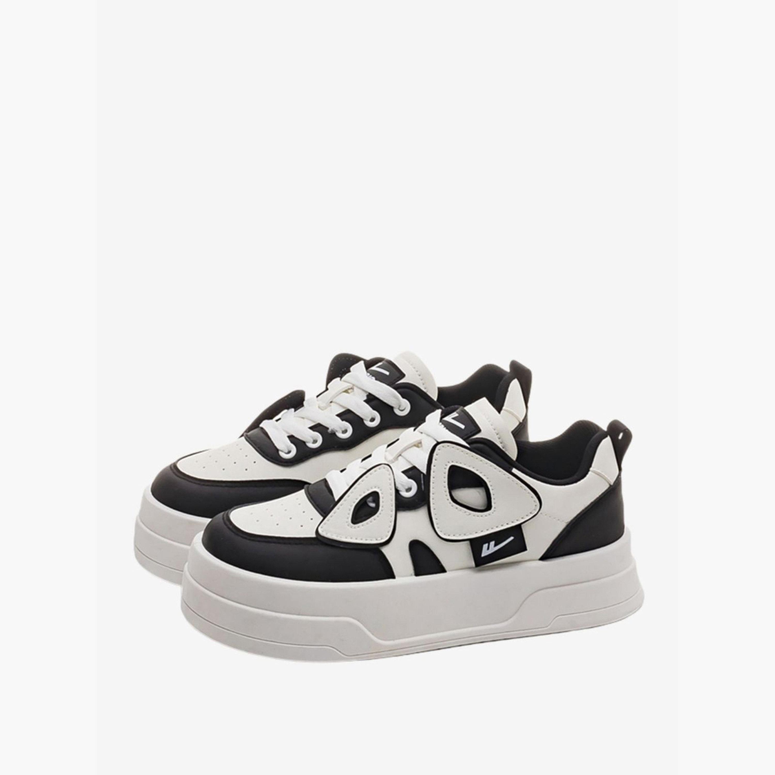 حذاء سنيكرز برباط وتفاصيل أبليكيه للنساء-women-shoes-sneakers-image-3