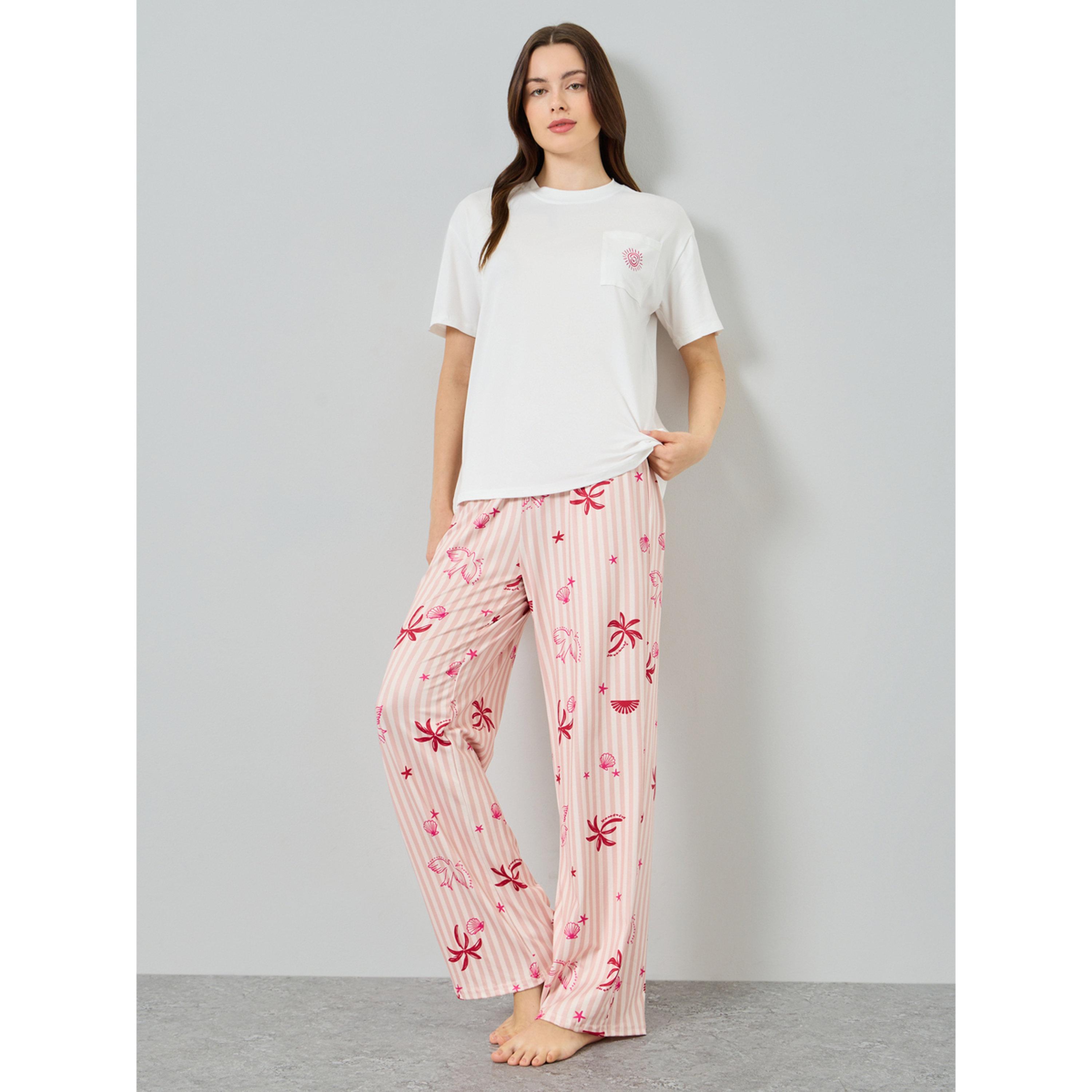 طقم بيجاما من تيشيرت بجيب وبنطال بطبعات-women-clothing-nightwear-pyjamas-longsets-image-1
