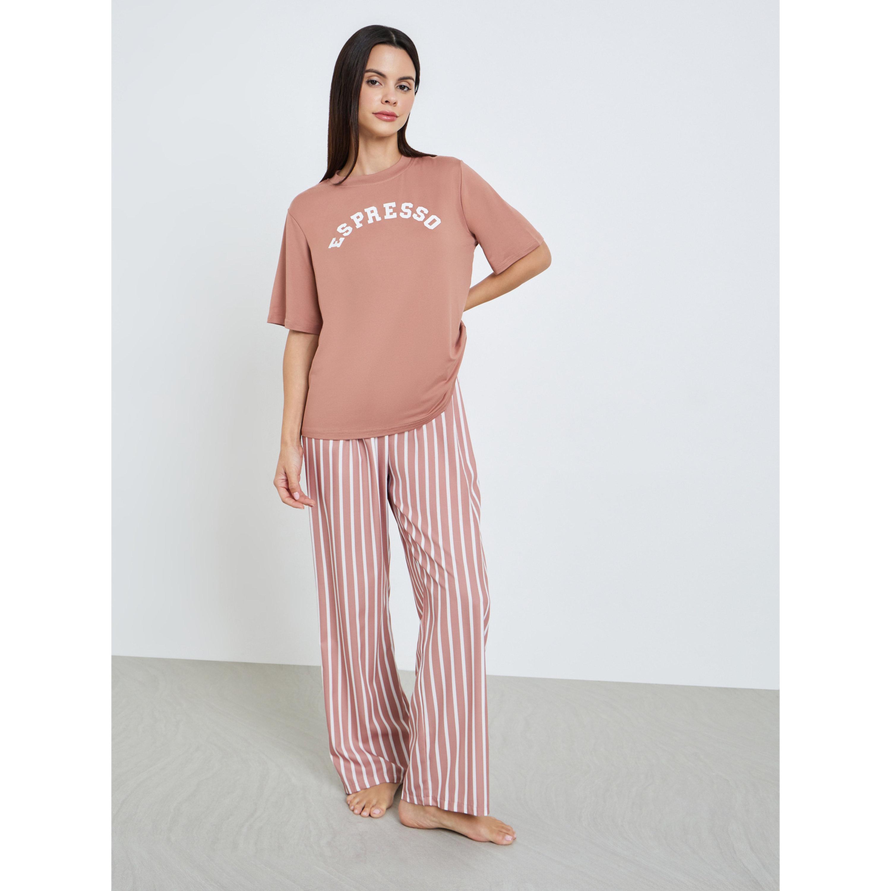 طقم بيجاما من بنطال مخطط وتيشيرت بطبعة شعار للنساء-women-clothing-nightwear-pyjamas-longsets-image-1