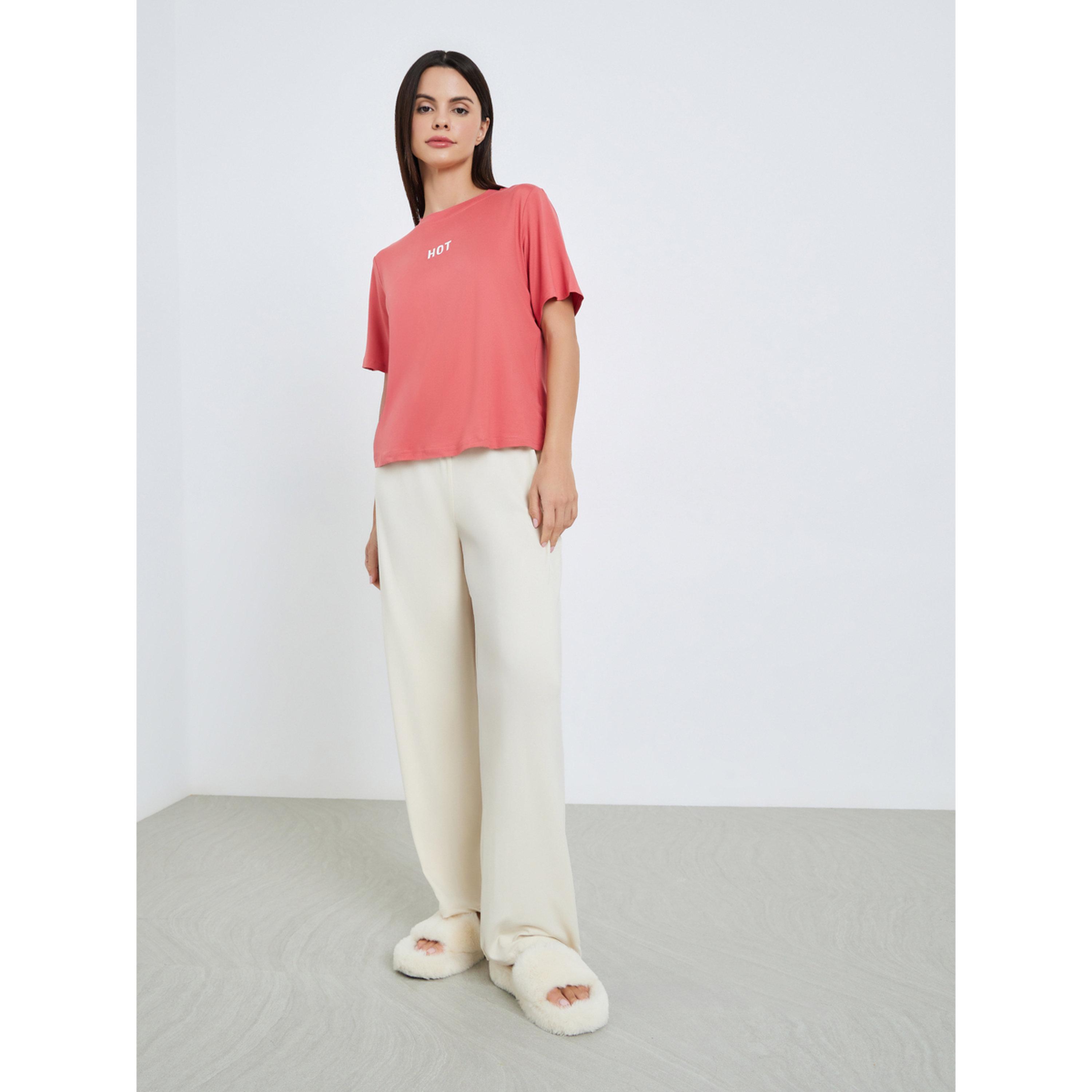 طقم بيجاما من بنطال وتيشيرت بطبعة شعار-women-clothing-nightwear-pyjamas-longsets-image-1