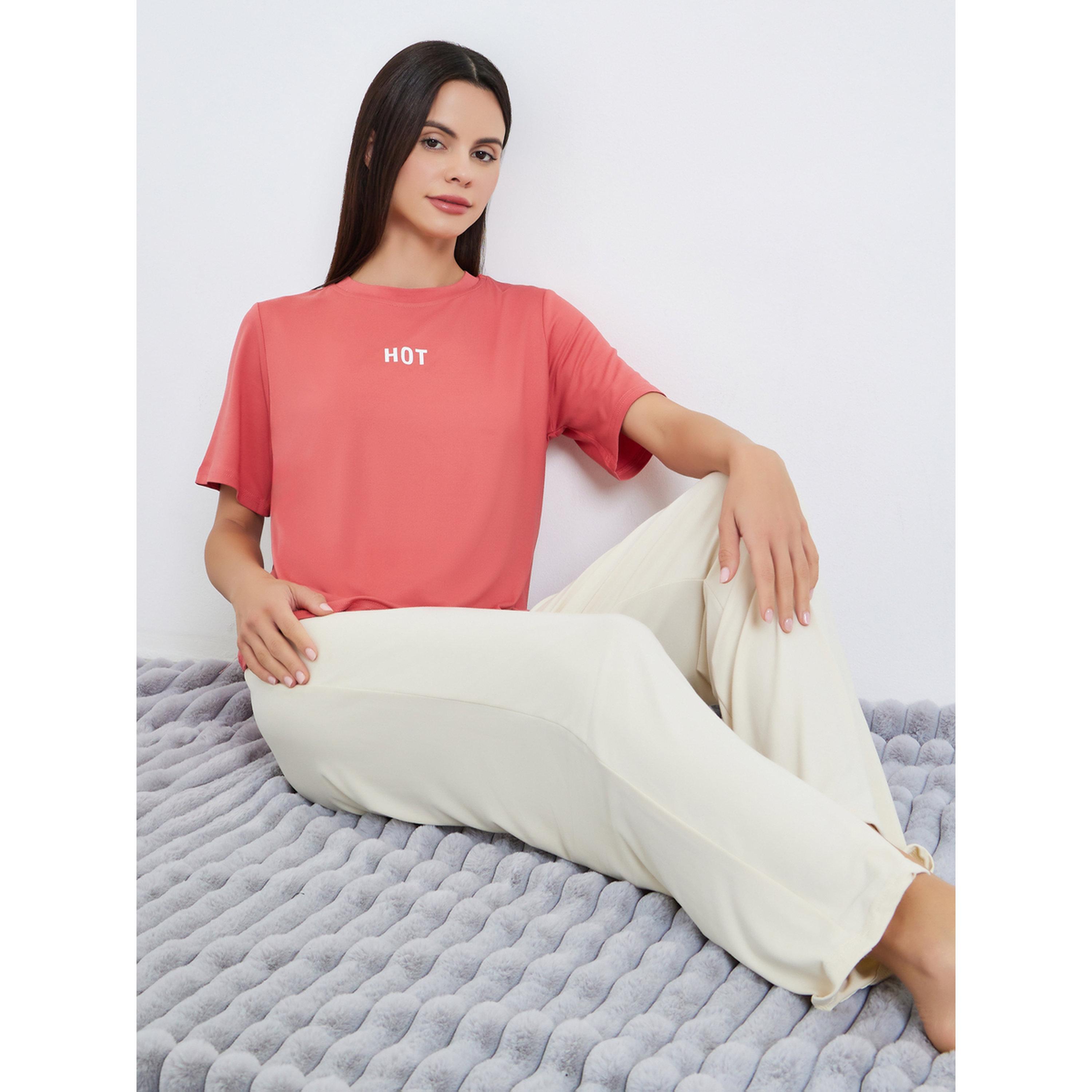 طقم بيجاما من بنطال وتيشيرت بطبعة شعار-women-clothing-nightwear-pyjamas-longsets-image-2