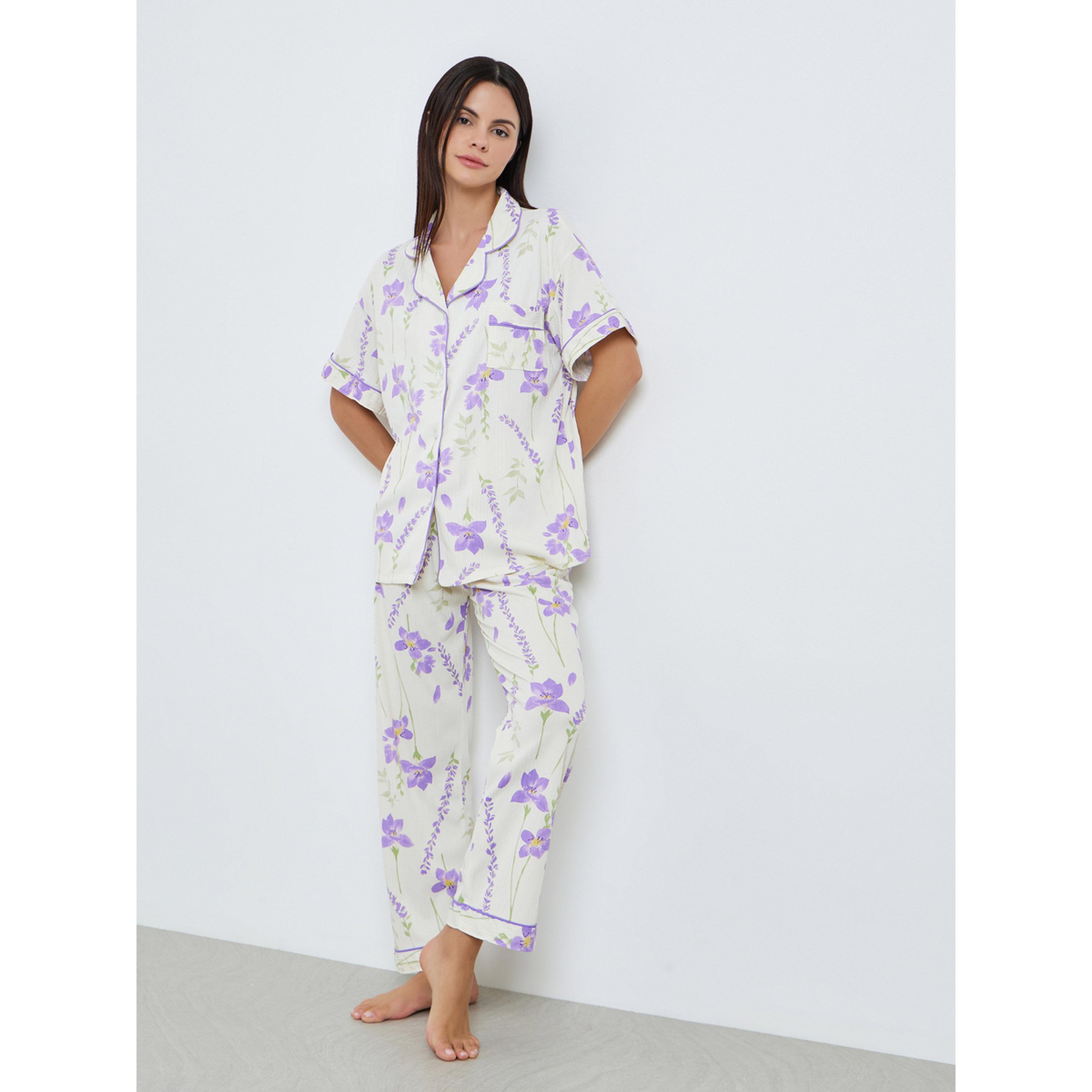 طقم بيجاما من بنطال وشورت مع بلوزة بطبعات زهور-women-clothing-nightwear-pyjamas-longsets-image-3