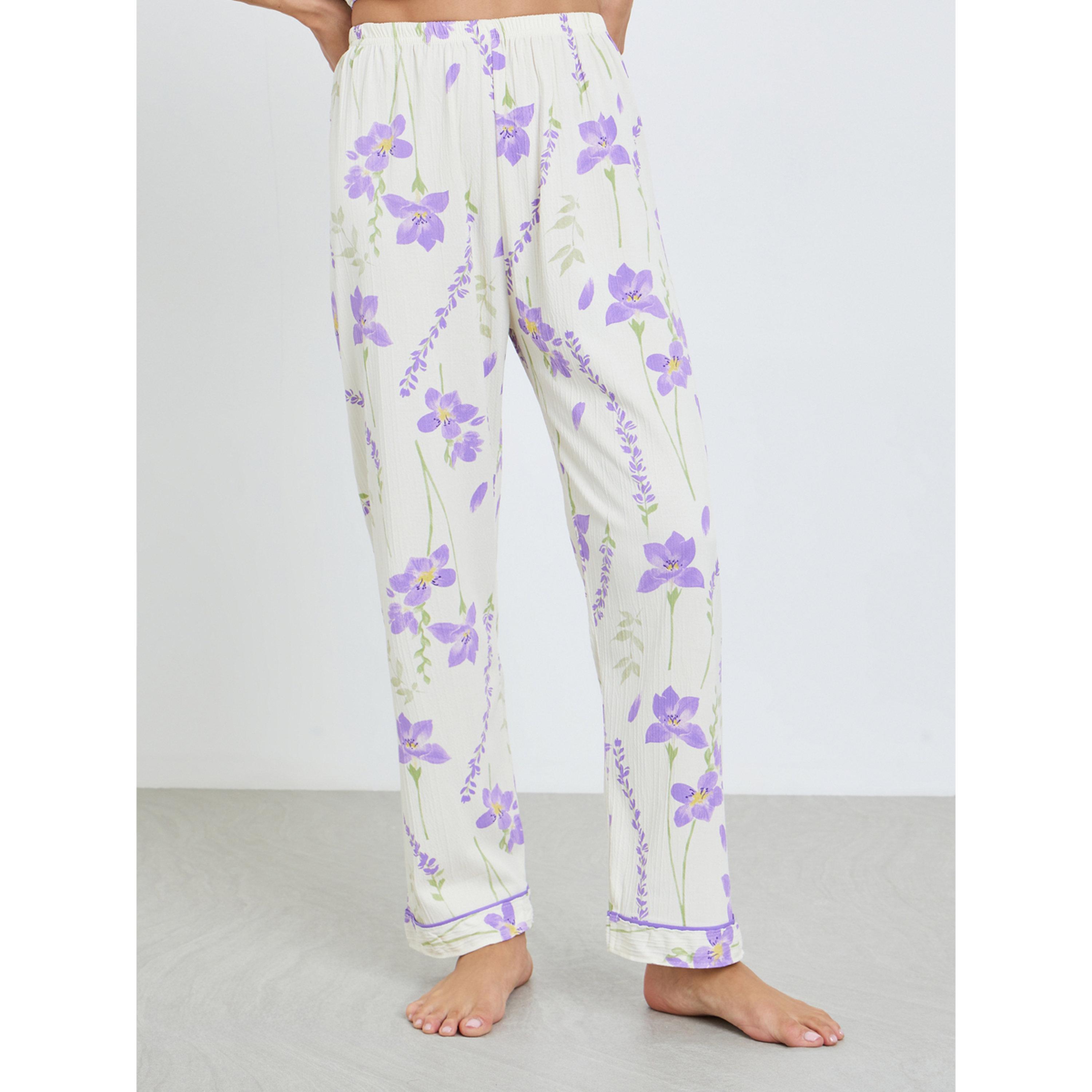 طقم بيجاما من بنطال وشورت مع بلوزة بطبعات زهور-women-clothing-nightwear-pyjamas-longsets-image-6