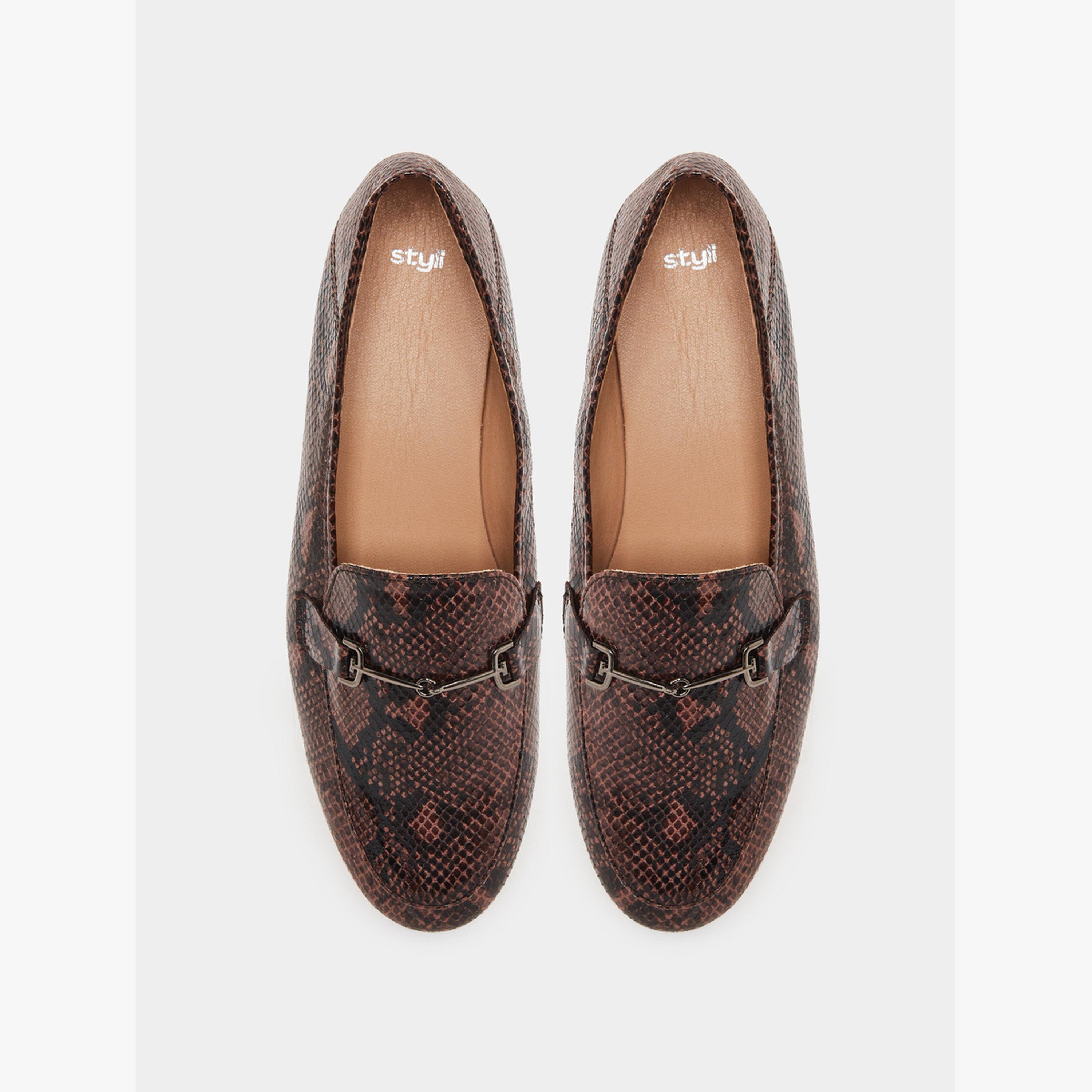 حذاء لوفر مسطحة بطبعة جلد الثعبان-women-shoes-flats-loafers-image-3