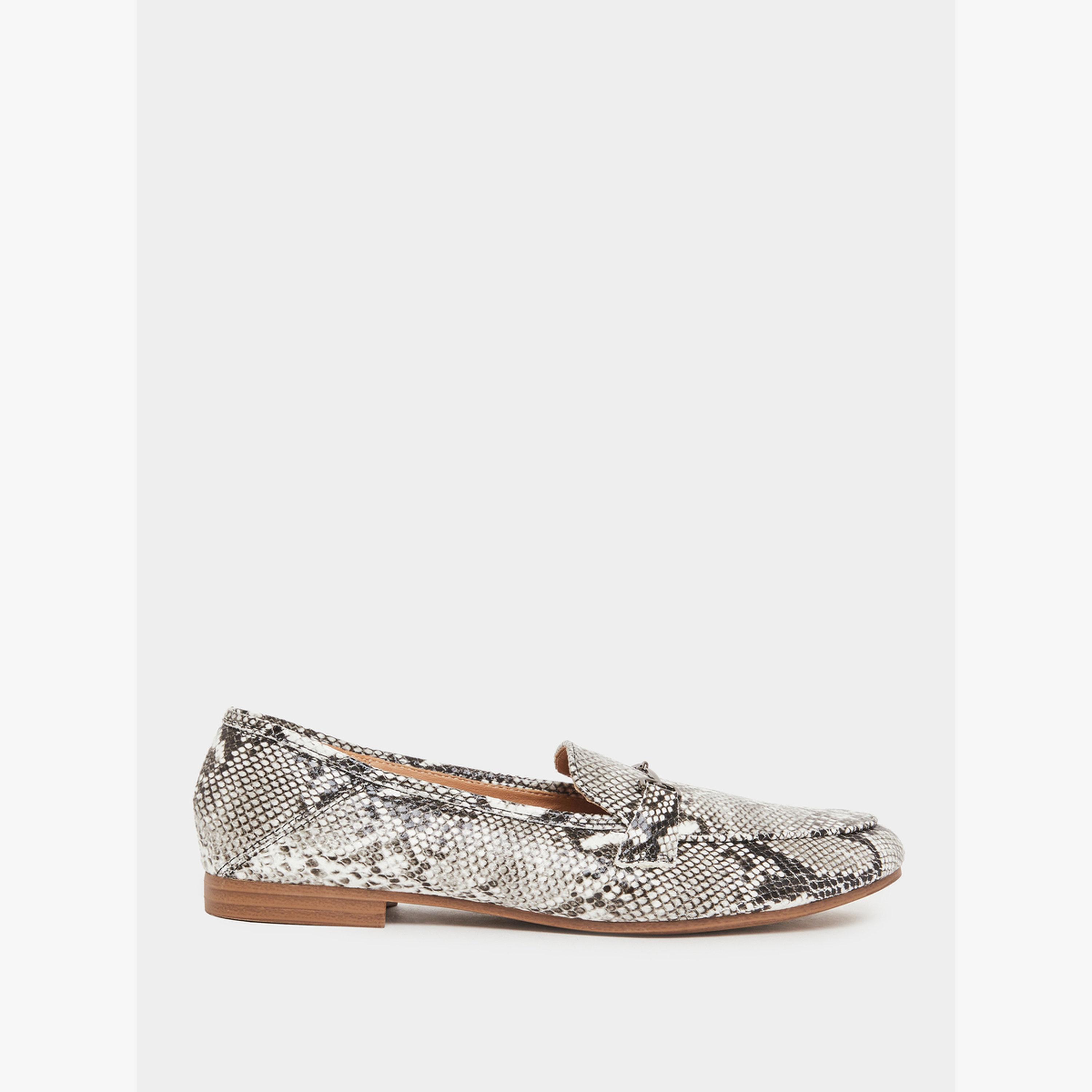 حذاء لوفر مسطحة بطبعة جلد الثعبان-women-shoes-flats-loafers-image-2
