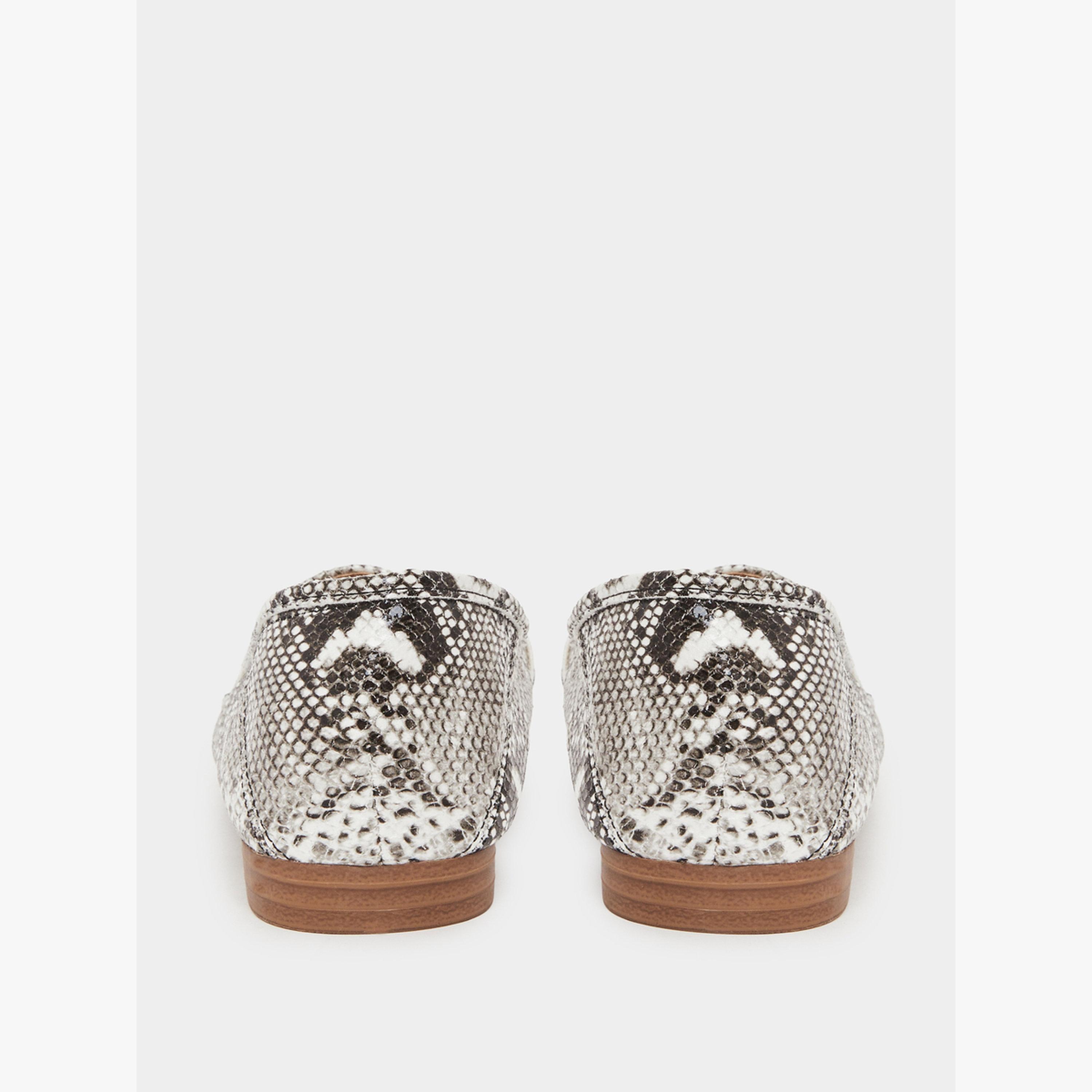 حذاء لوفر مسطحة بطبعة جلد الثعبان-women-shoes-flats-loafers-image-5