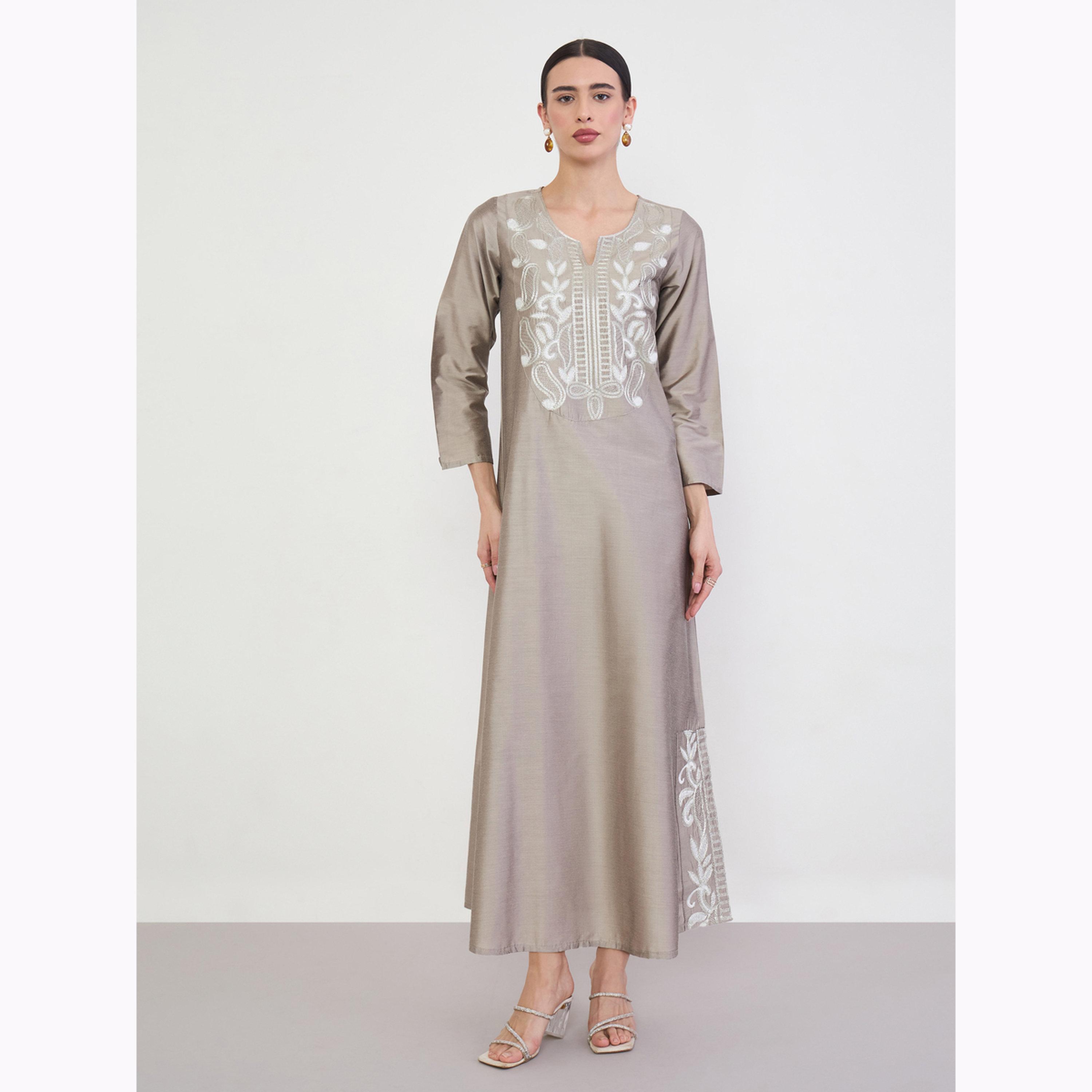 جلابية مطرزة عند الصدر مع فتحة جانبية-women-arabicclothing-jalabiyas-image-1