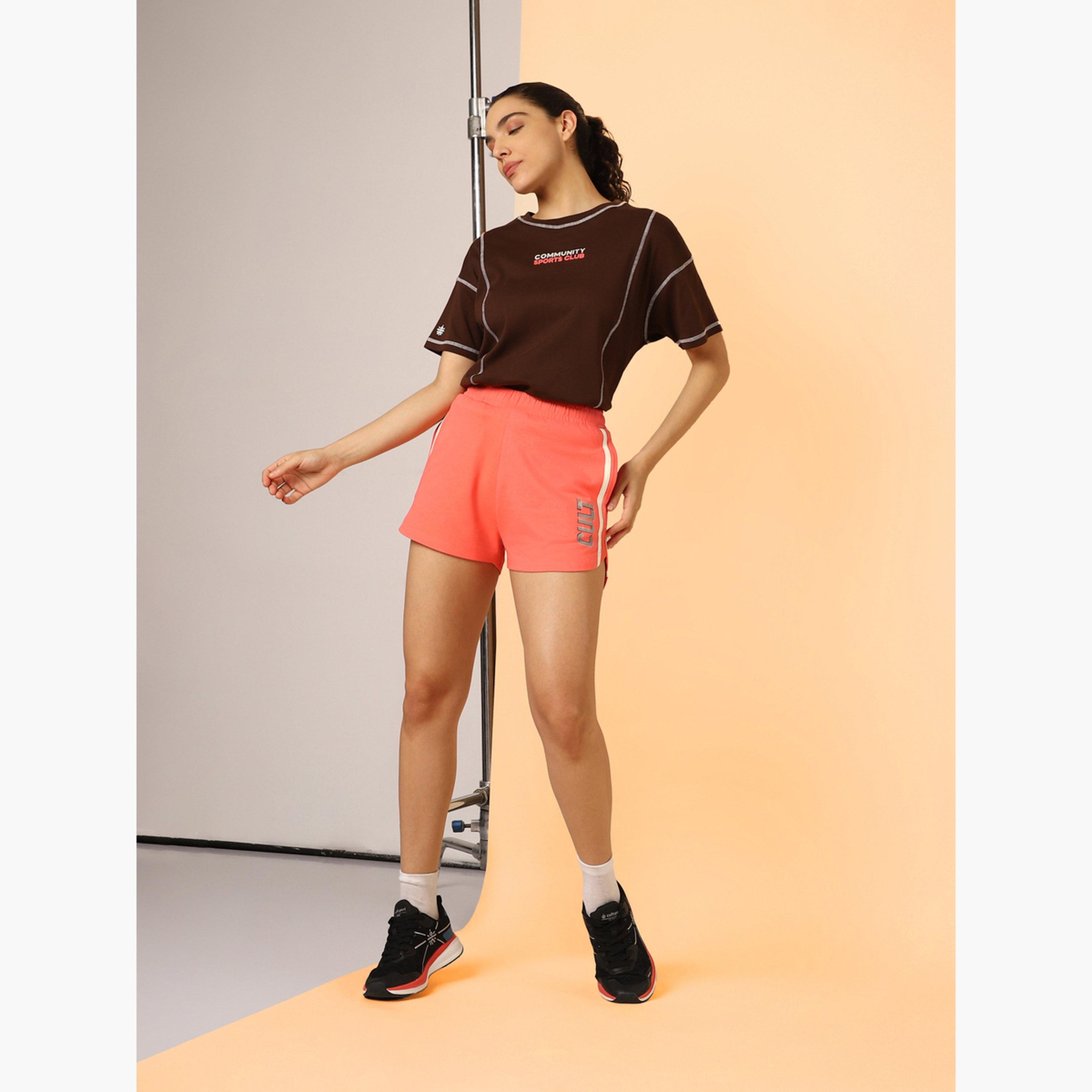 شورت بتفاصيل شعار-women-clothing-bottoms-shorts-image-2