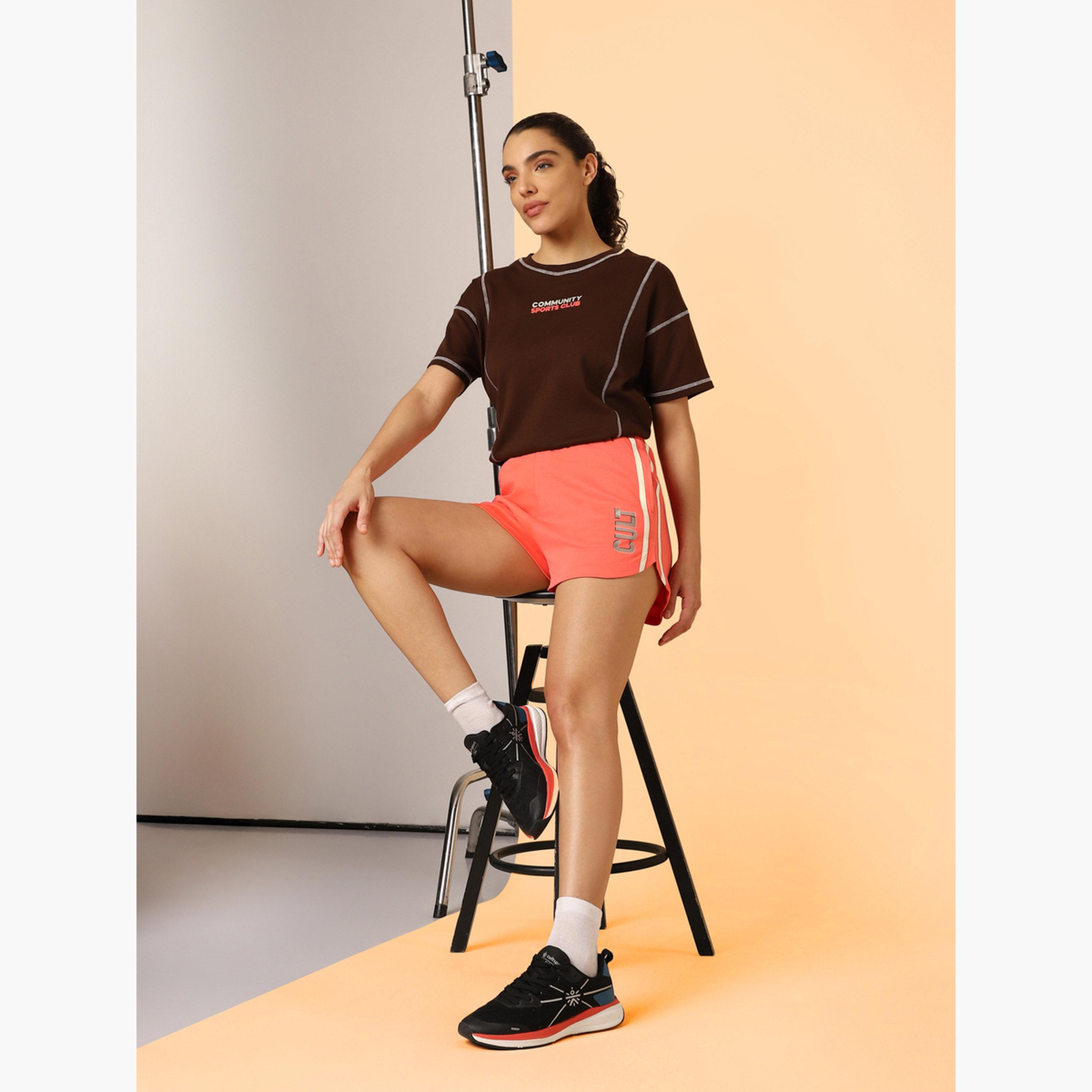 شورت بتفاصيل شعار-women-clothing-bottoms-shorts-image-3