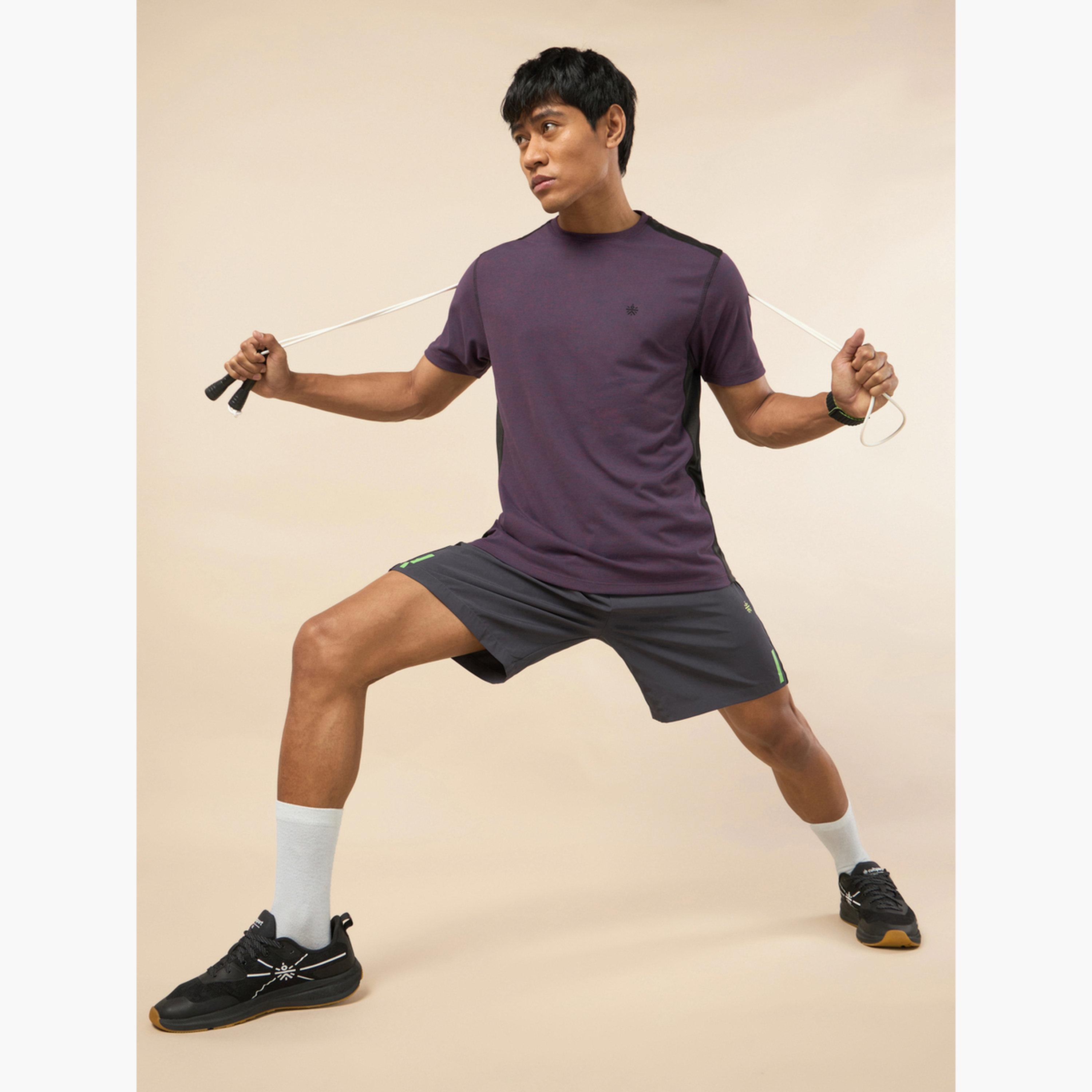 تيشرت خفيف الوزن كومفورتيك-men-clothing-sportswearandactivewear-tshirtsandpolos-image-2