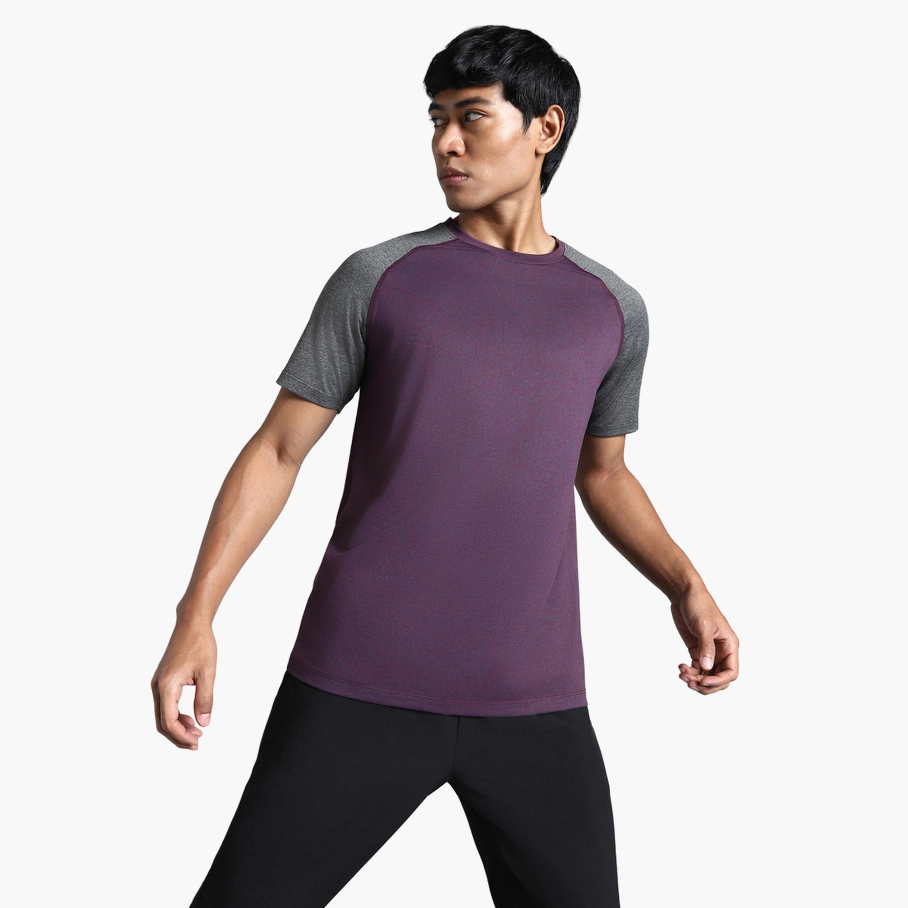 تيشرت كومفورتيك بتصميم كتل ألوان-men-clothing-sportswearandactivewear-tshirtsandpolos-image-1