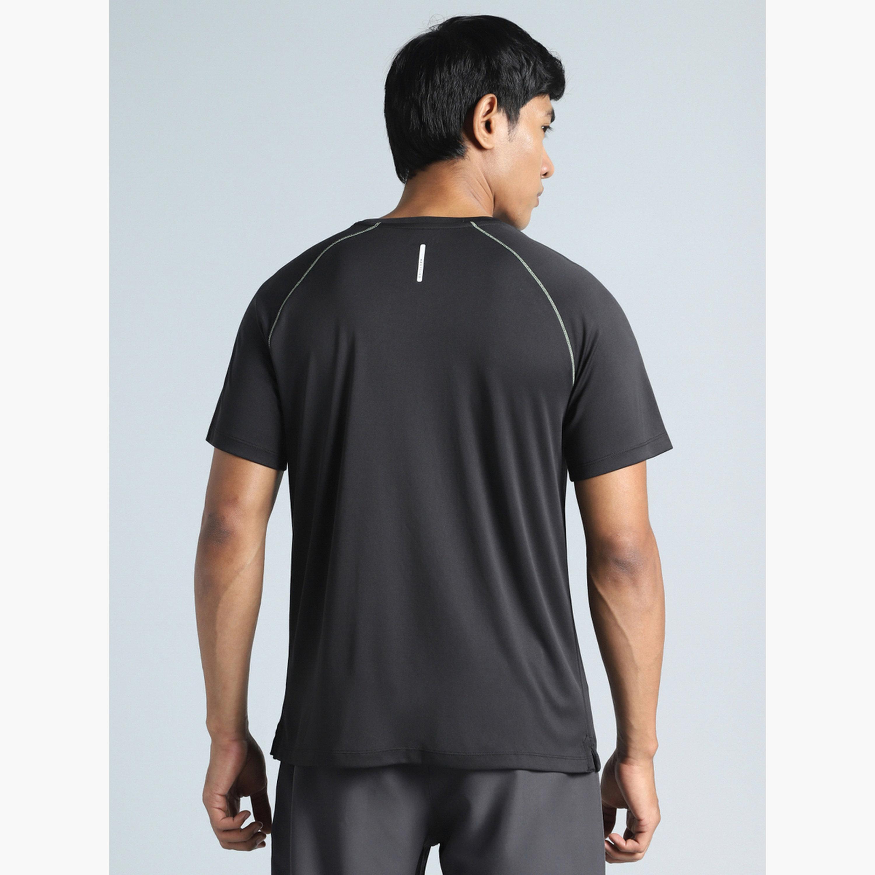 تيشرت رياضي بوليستر معاد تدويره-men-clothing-sportswearandactivewear-tshirtsandpolos-image-6