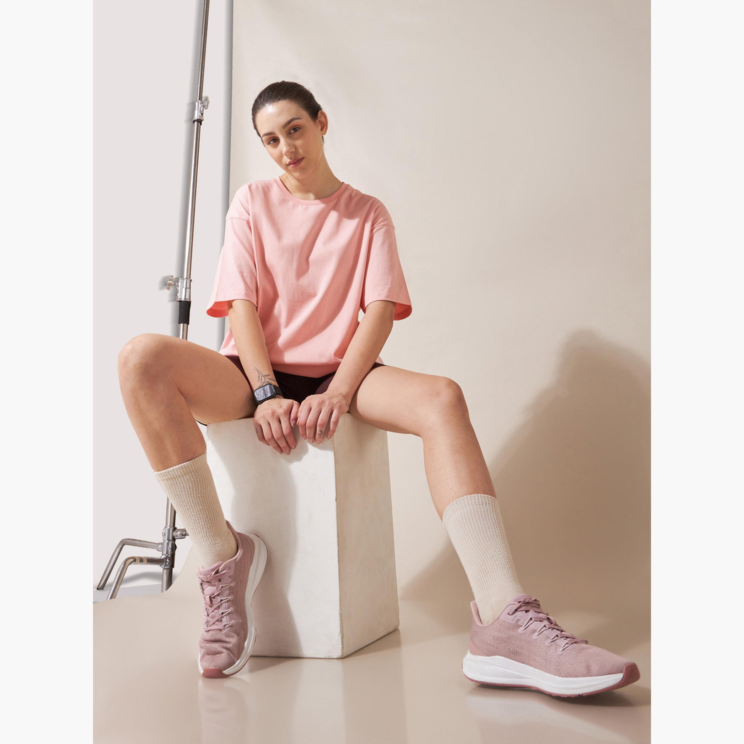 تيشيرت نسائي للاسترخاء بقصة واسعة باللون الوردي من Cult X Styli-sports-women-clothing-tshirtsandvests-image-3
