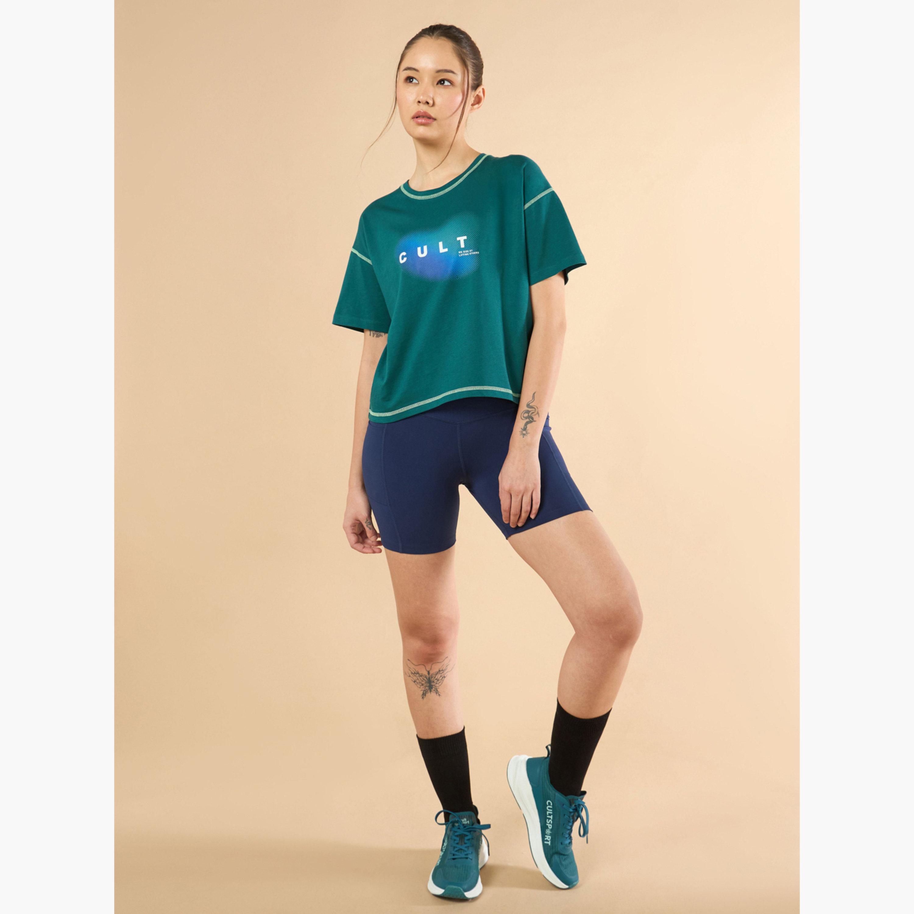تيشرت قصير قصة مربعة بطبعة جرافيك-sports-women-clothing-tshirtsandvests-image-2