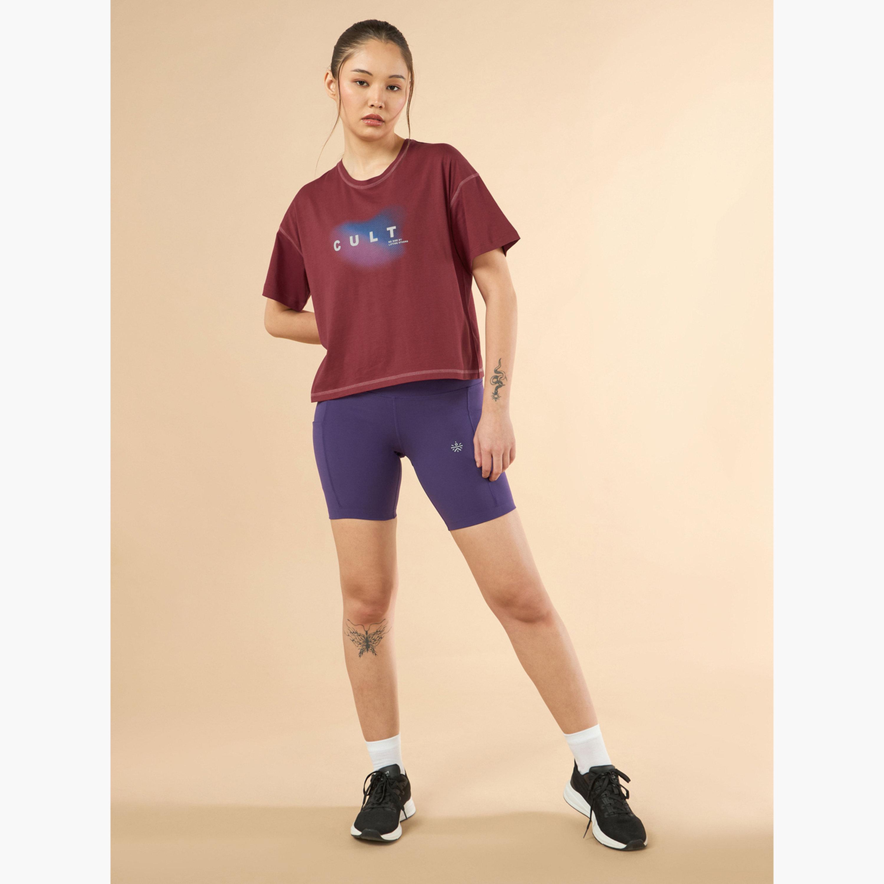 تيشرت قصير قصة مربعة بطبعة جرافيك-sports-women-clothing-tshirtsandvests-image-2