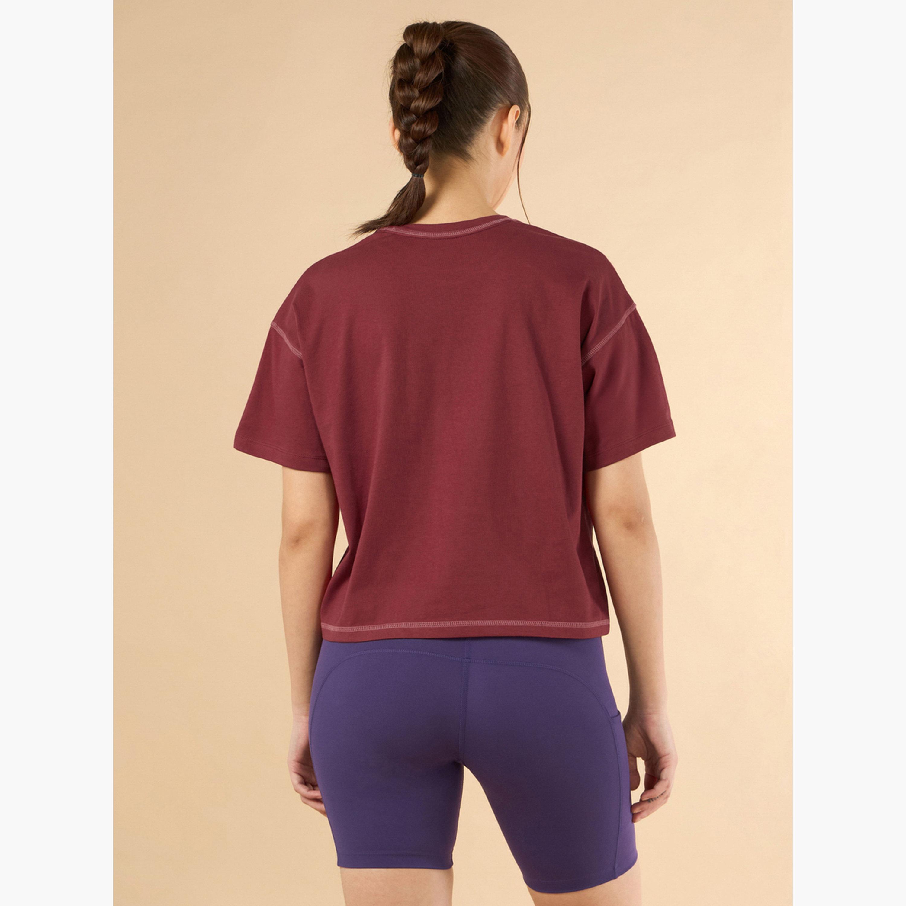 تيشرت قصير قصة مربعة بطبعة جرافيك-sports-women-clothing-tshirtsandvests-image-6