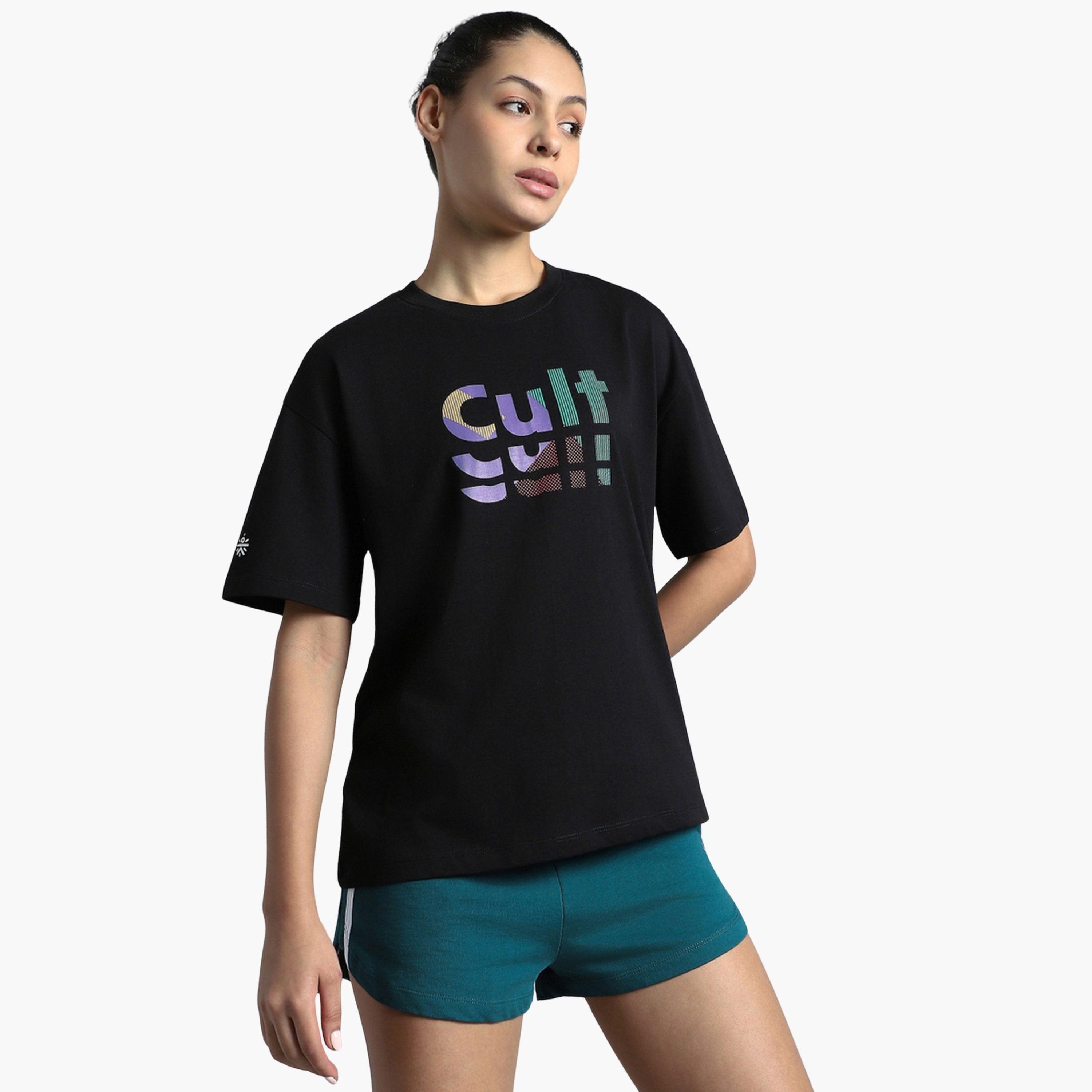 تيشيرت نسائي بقصة مريحة مع طبعة خلفية باللون الأسود من Cult X Styli-sports-women-clothing-tshirtsandvests-image-1
