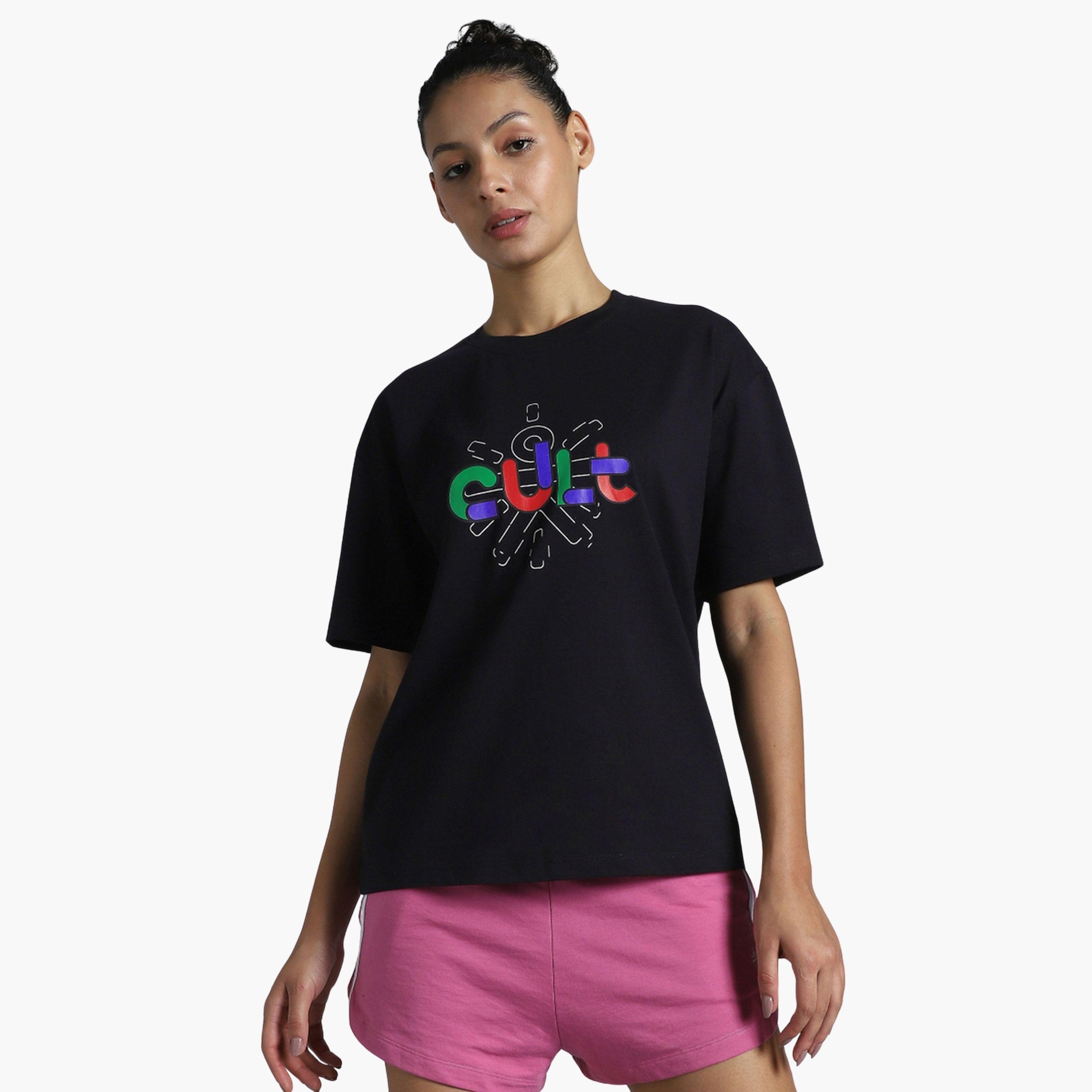 تيشيرت نسائي بقصة مريحة بتصميم Brand Carrier باللون الأسود من Cult X Styli-sports-women-clothing-tshirtsandvests-image-1
