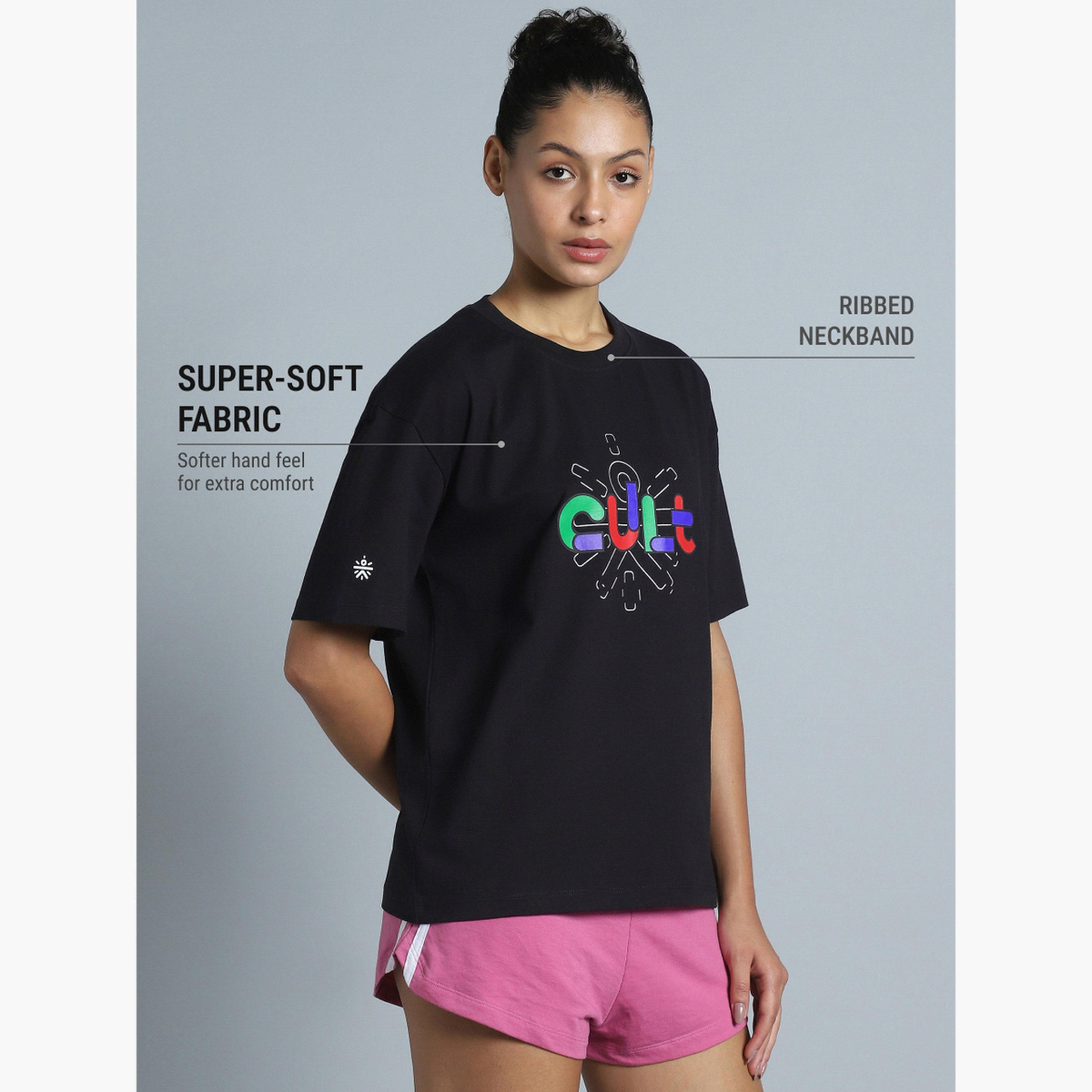 تيشيرت نسائي بقصة مريحة بتصميم Brand Carrier باللون الأسود من Cult X Styli-sports-women-clothing-tshirtsandvests-image-5