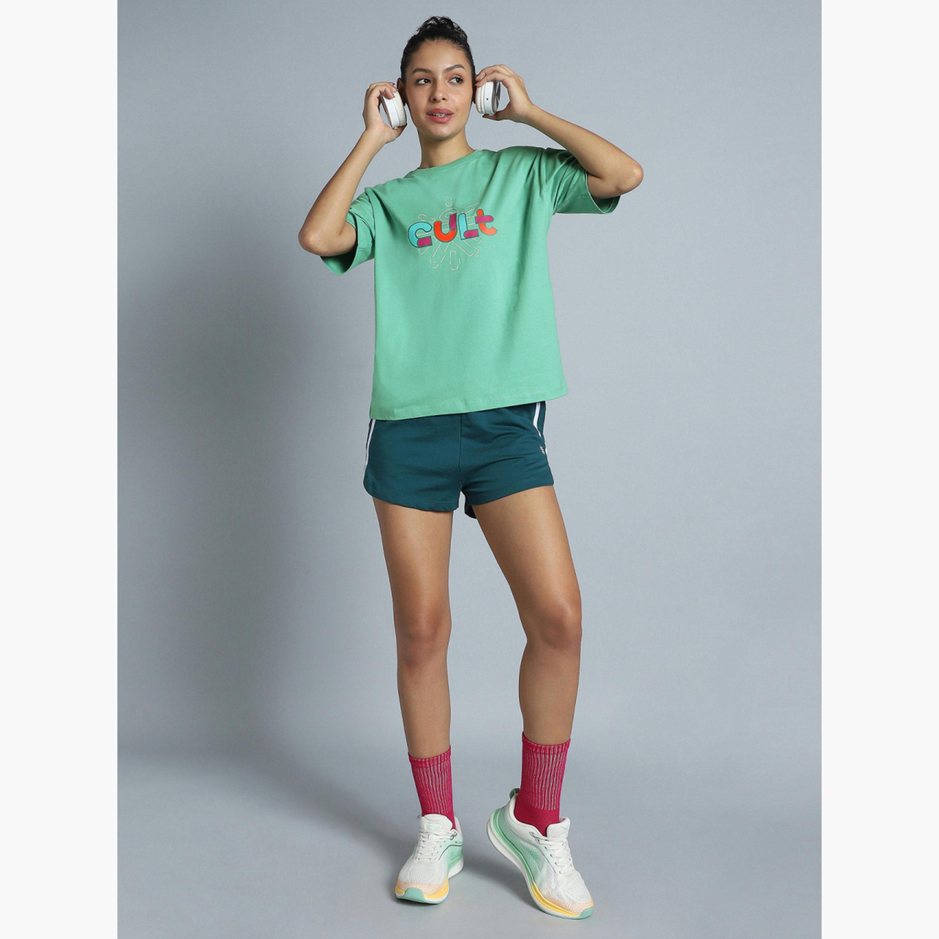 تيشيرت نسائي بقصة مريحة بتصميم Brand Carrier باللون الأخضر من Cult X Styli-sports-women-clothing-tshirtsandvests-image-3