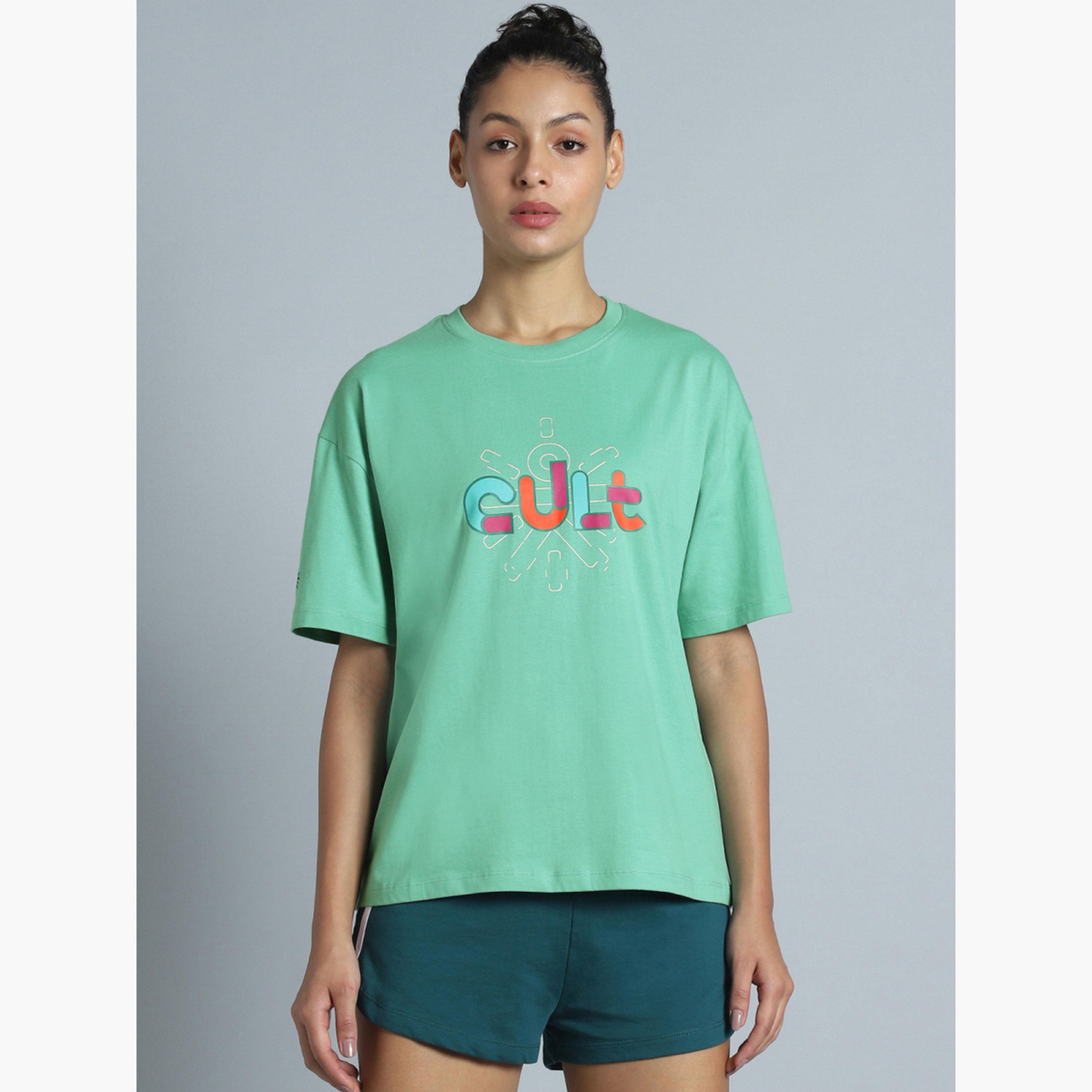تيشيرت نسائي بقصة مريحة بتصميم Brand Carrier باللون الأخضر من Cult X Styli-sports-women-clothing-tshirtsandvests-image-4