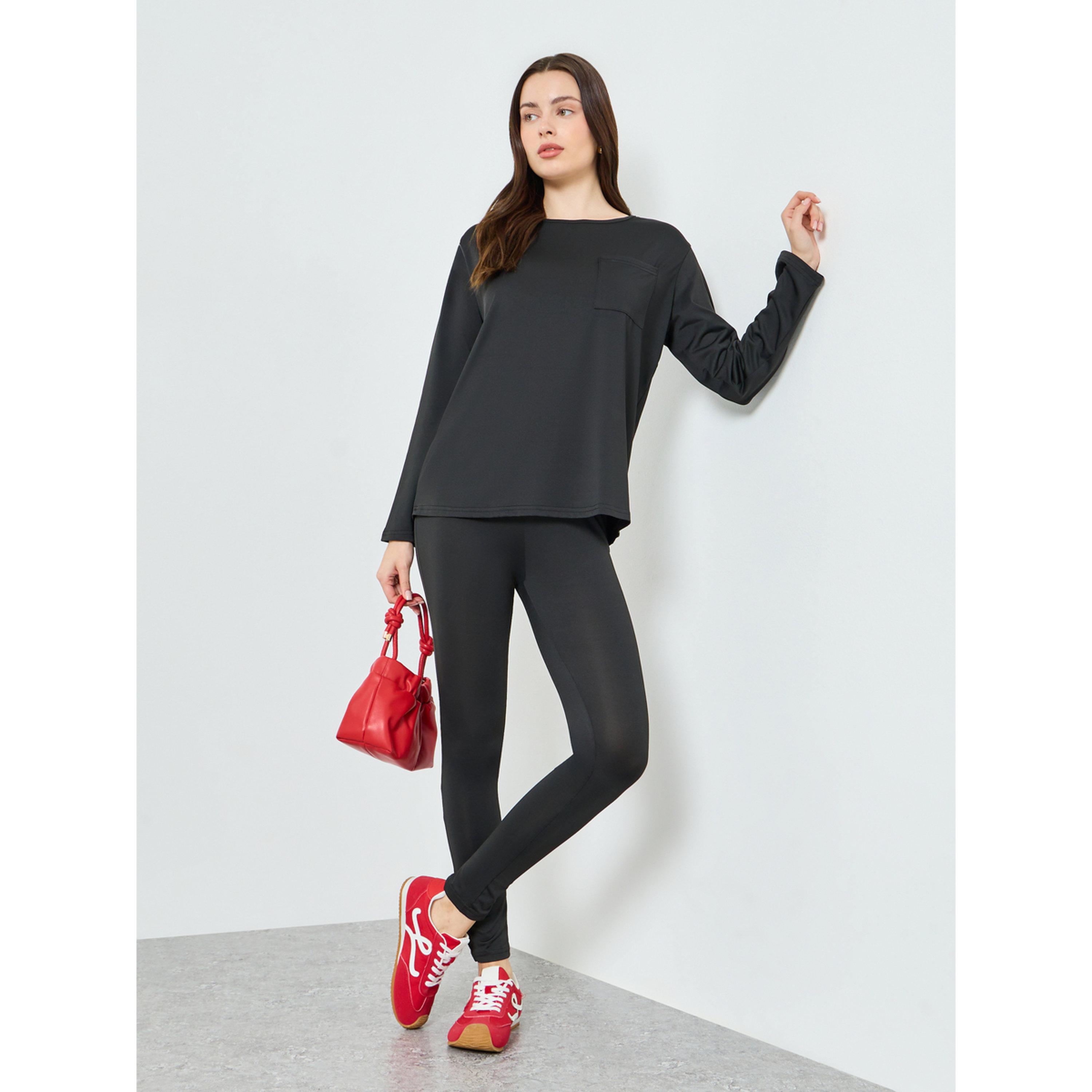 طقم منسق من تيشيرت بقصة مريحة وليقنز-women-clothing-coordsets-image-1