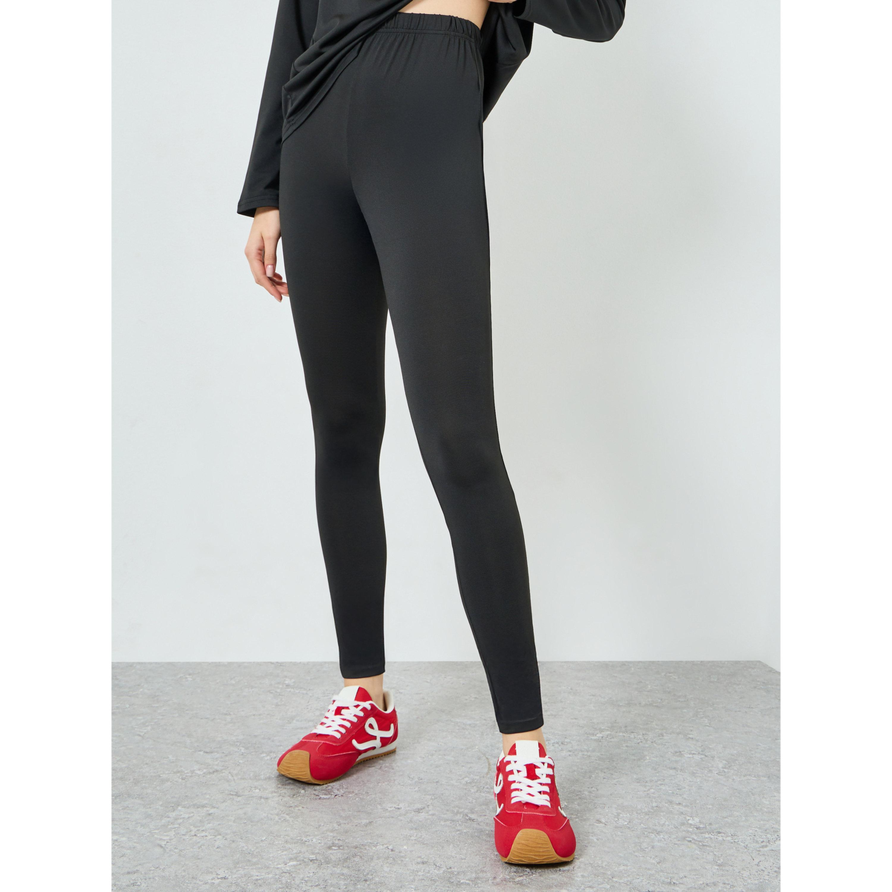 طقم منسق من تيشيرت بقصة مريحة وليقنز-women-clothing-coordsets-image-4