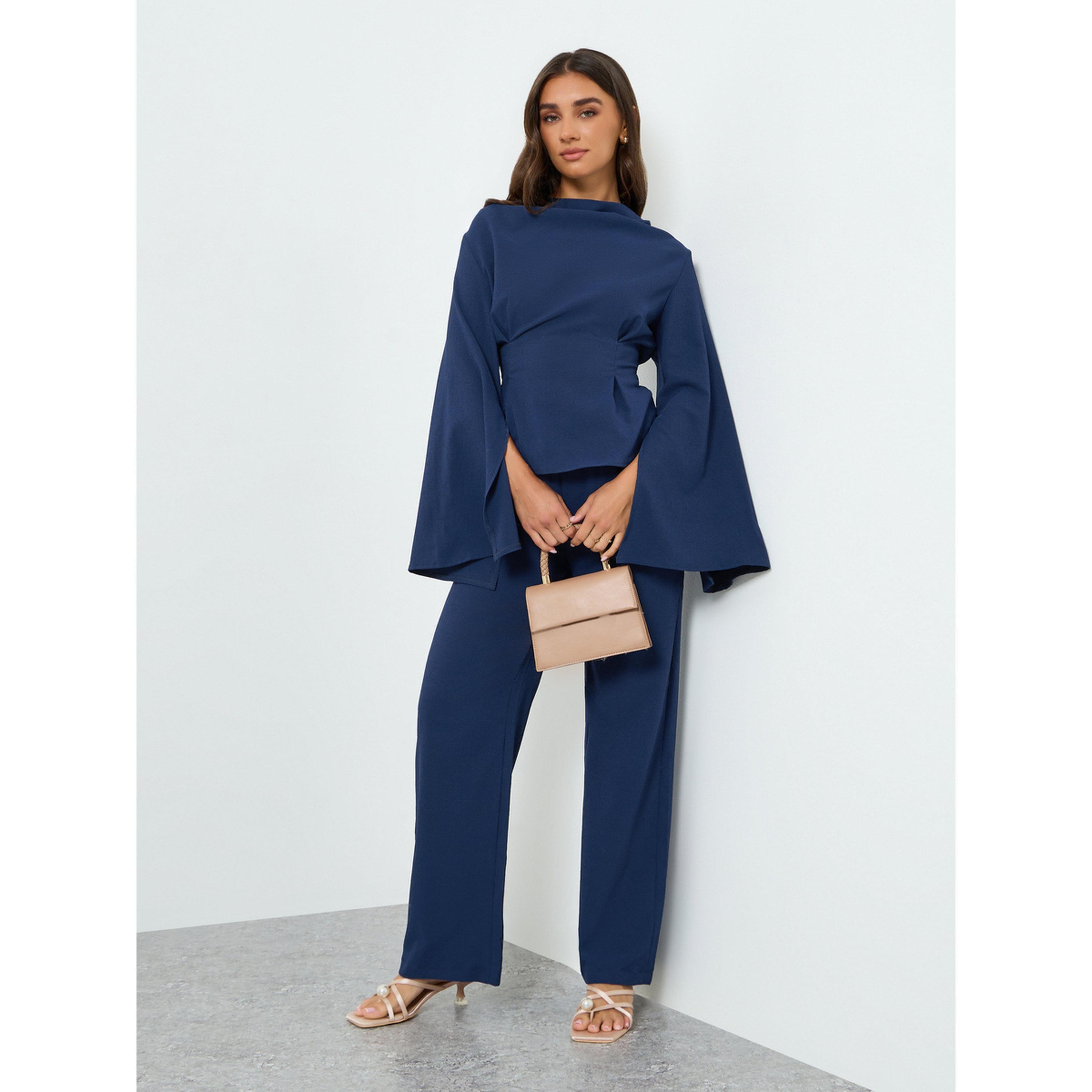 طقم منسق من بنطال وبلوزة بخصر مزموم وأكمام بشق-women-clothing-coordsets-image-1