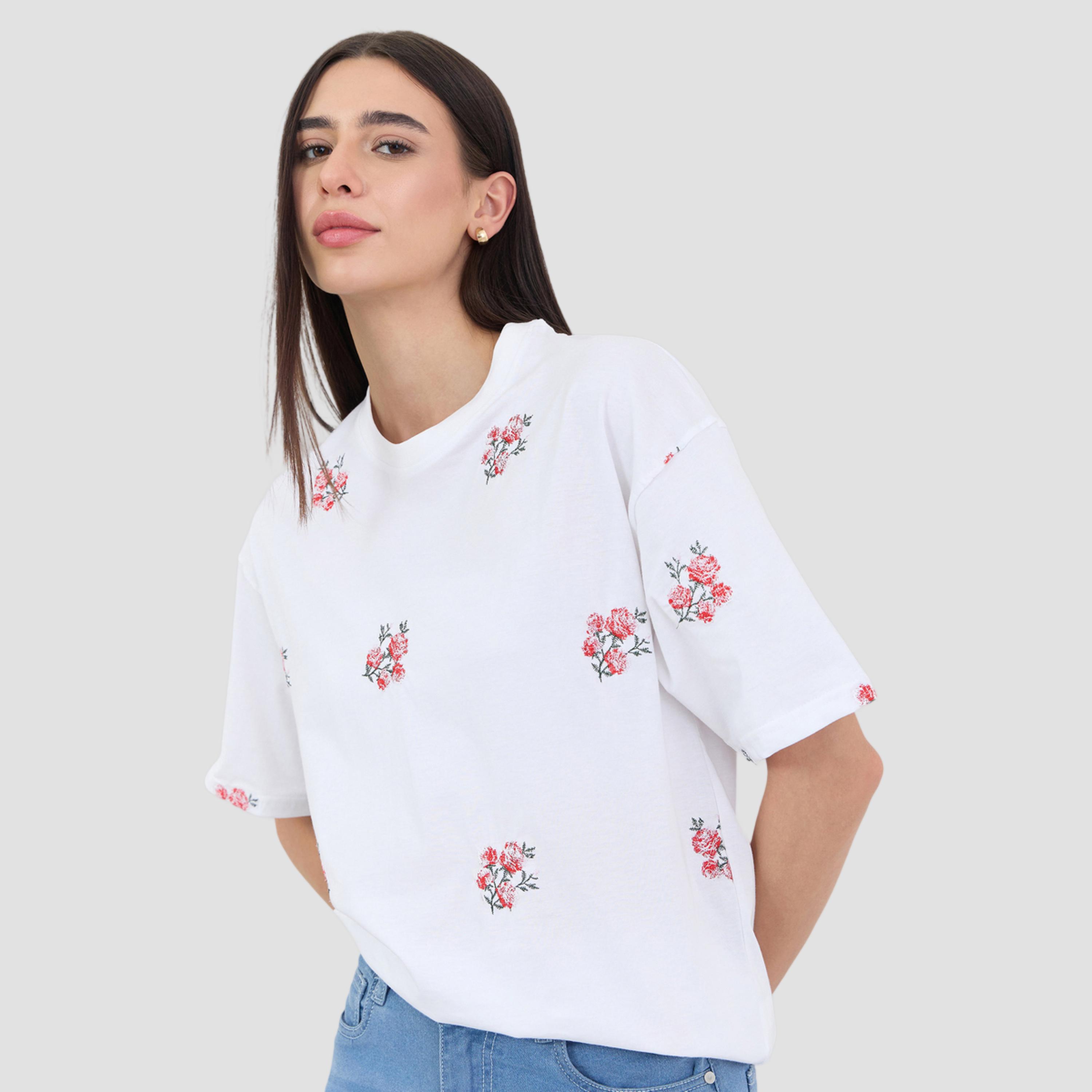 تيشيرت أبيض قطن 100% مطرز بالأزهار وقصة واسعة-women-clothing-tshirts-image-4