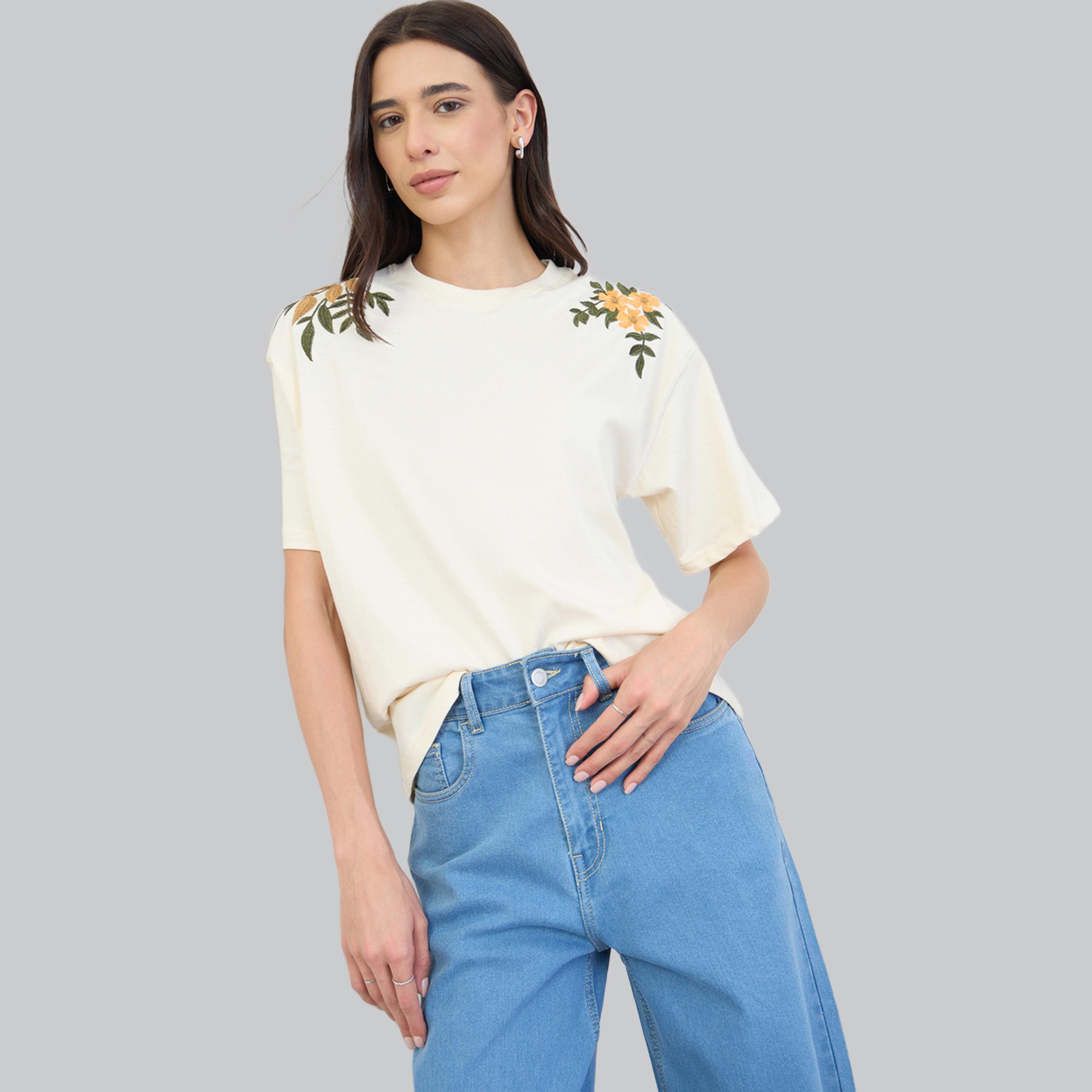 تيشيرت قطن بقصة واسعة وتفاصيل مطرزة-women-clothing-tshirts-image-3