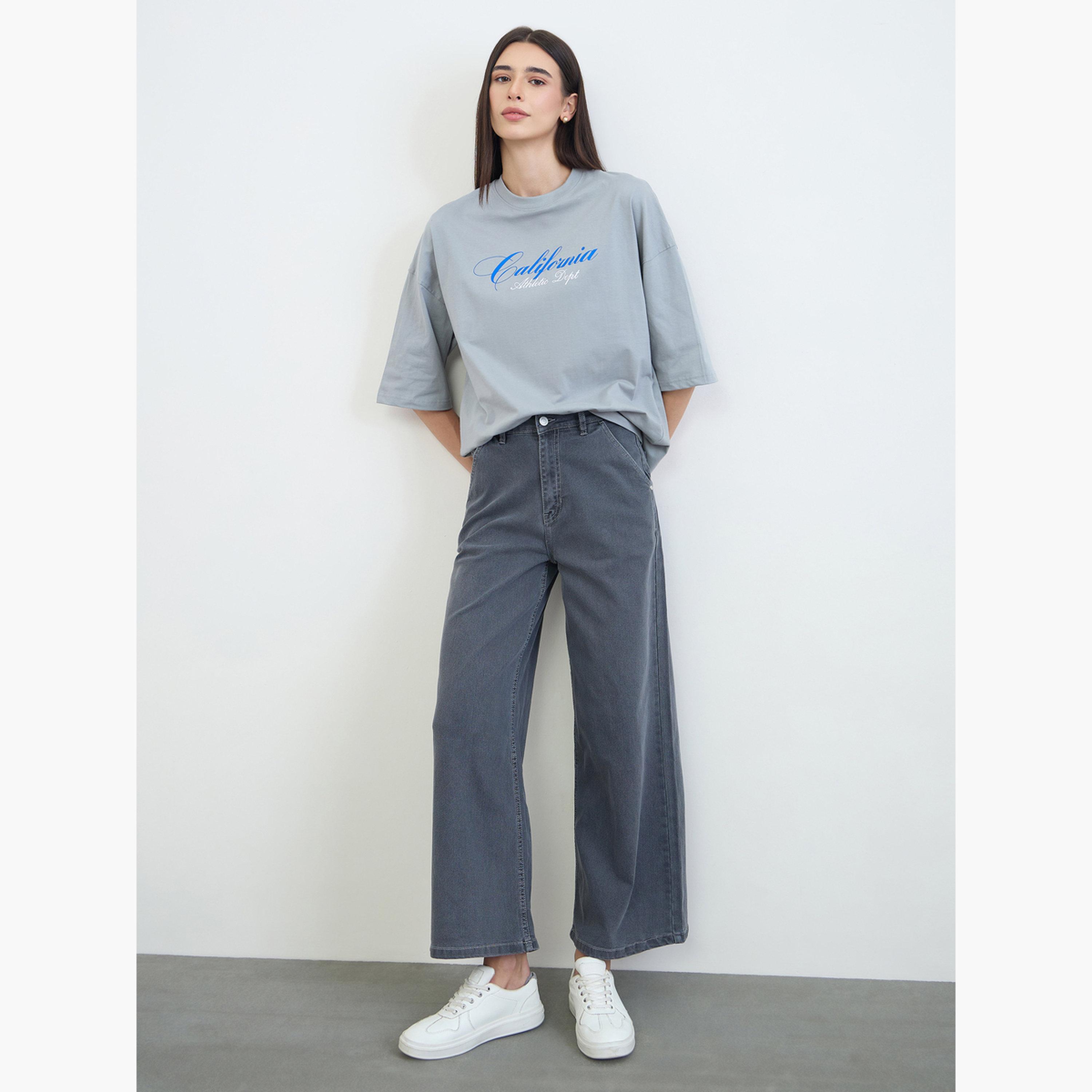 تيشيرت قطني رمادي بقصة فضفاضة وأكتاف منسدلة-women-clothing-tshirts-image-2
