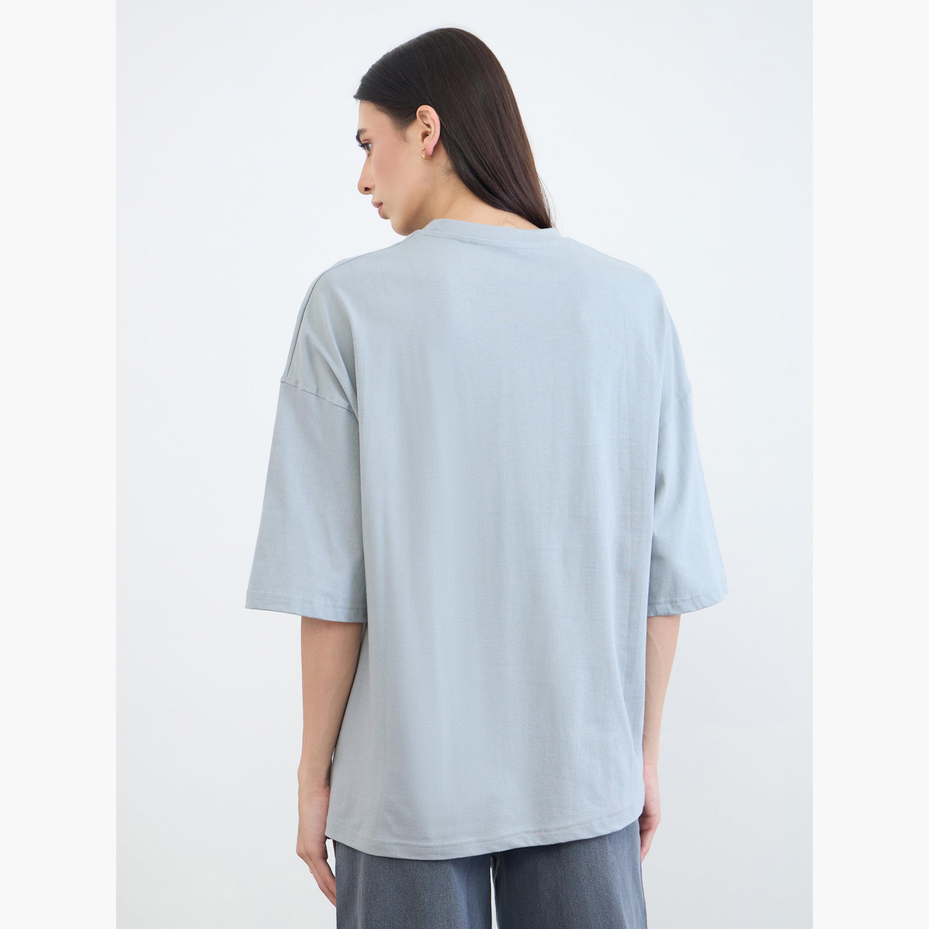 تيشيرت قطني رمادي بقصة فضفاضة وأكتاف منسدلة-women-clothing-tshirts-image-4