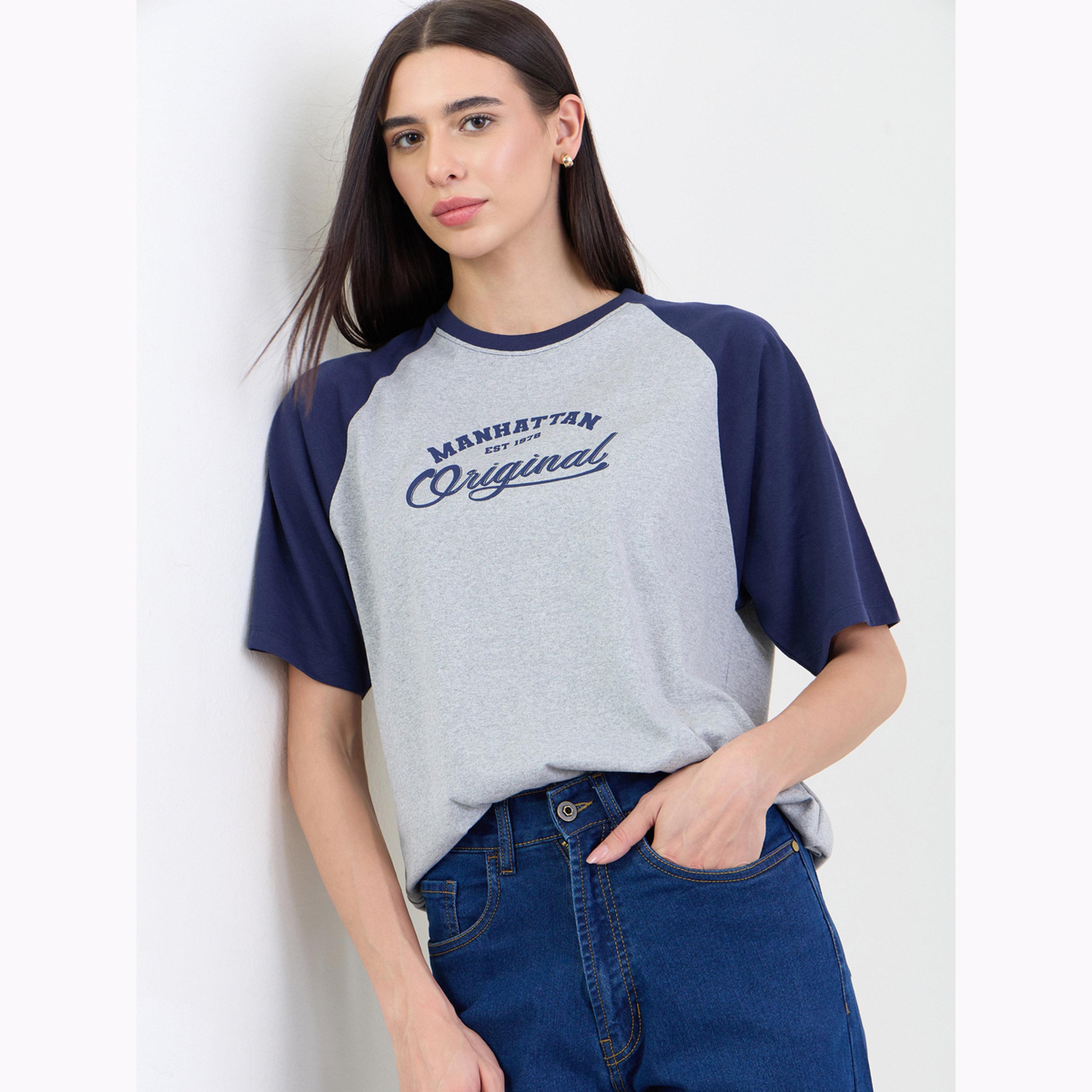 تيشيرت رمادي بطبعة شعار وقصة واسعة-women-clothing-tshirts-image-3
