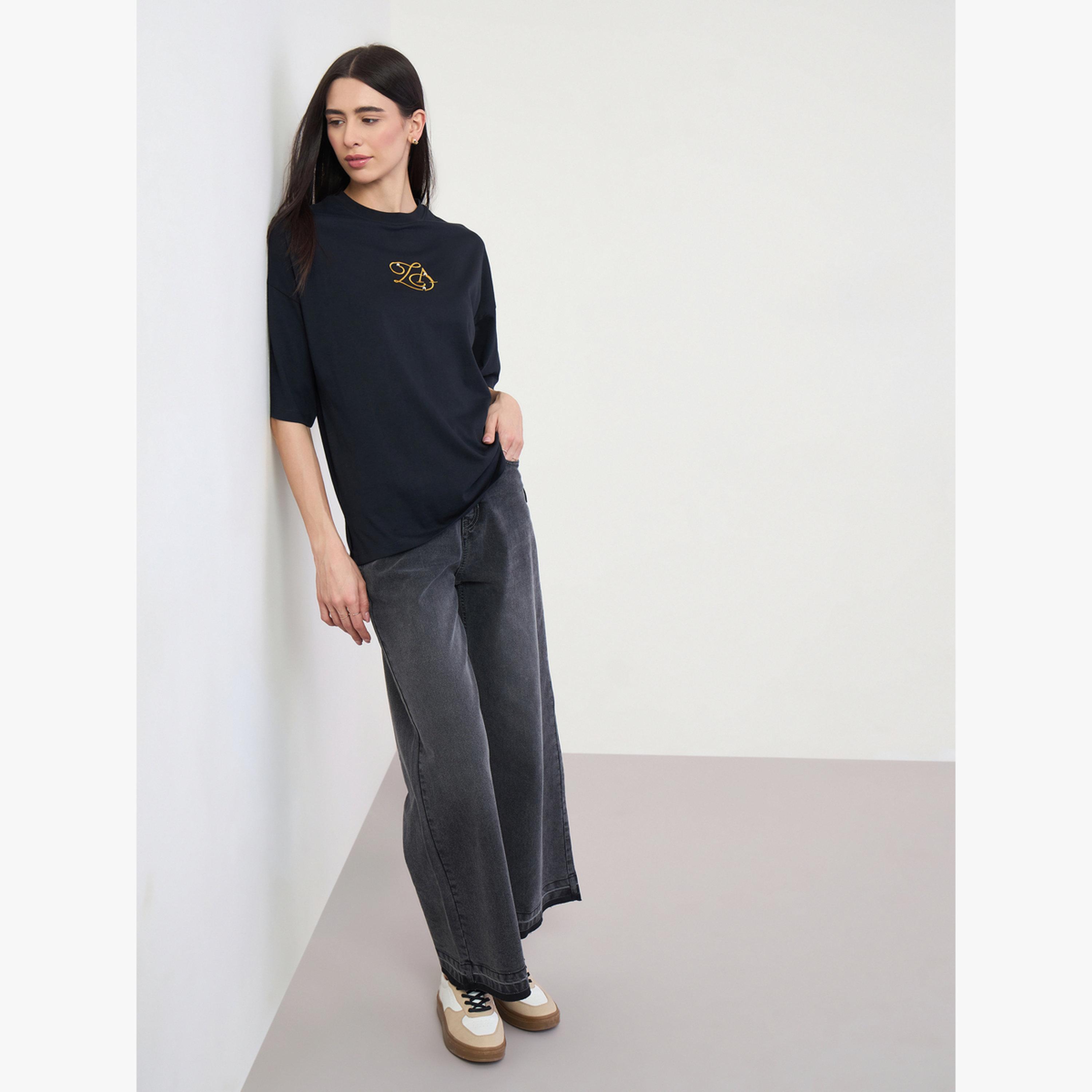 تيشيرت واسع بتفاصيل مطرزة-women-clothing-tshirts-image-2