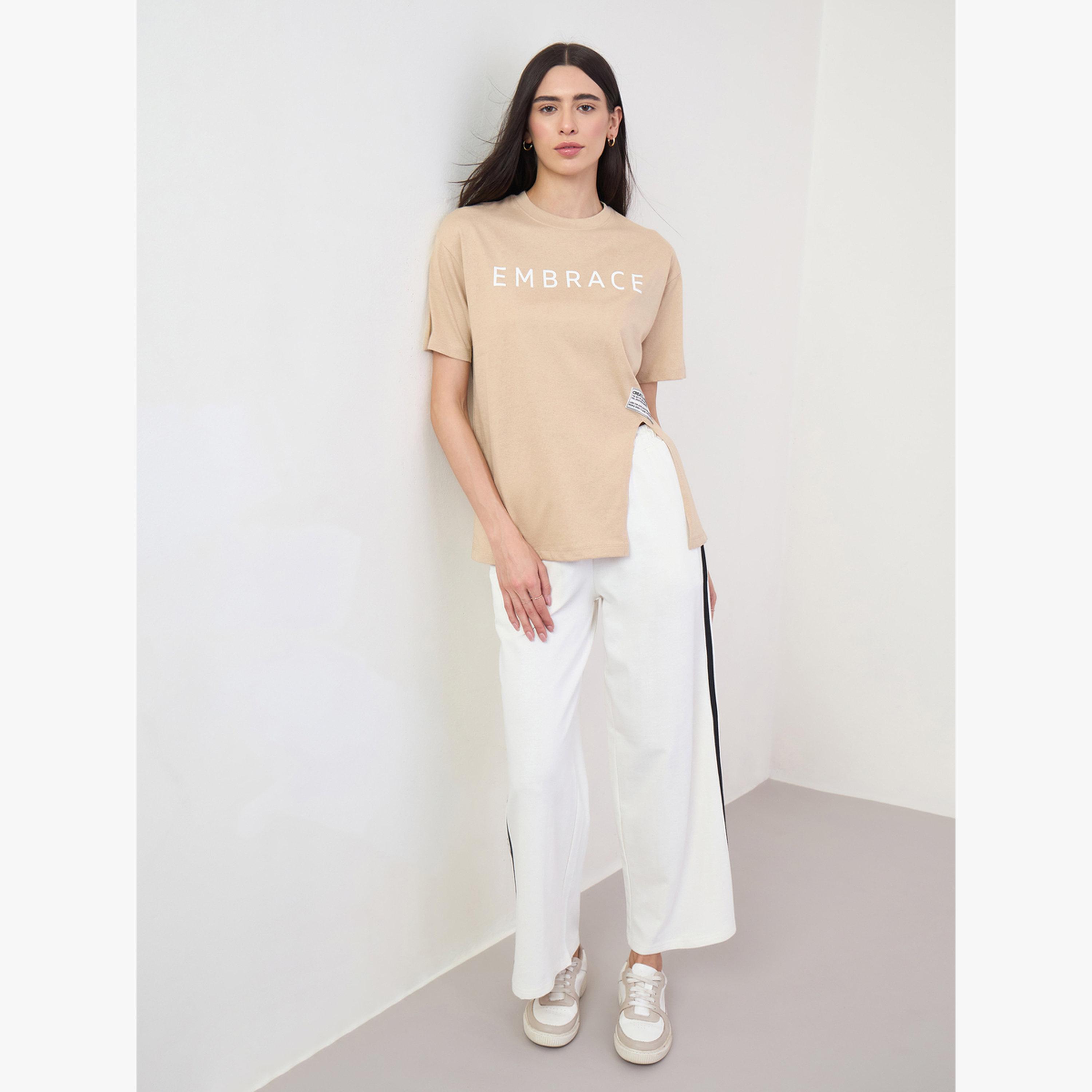 تيشيرت فضفاض قطن بفتحة وتفاصيل شارة-women-clothing-tshirts-image-2