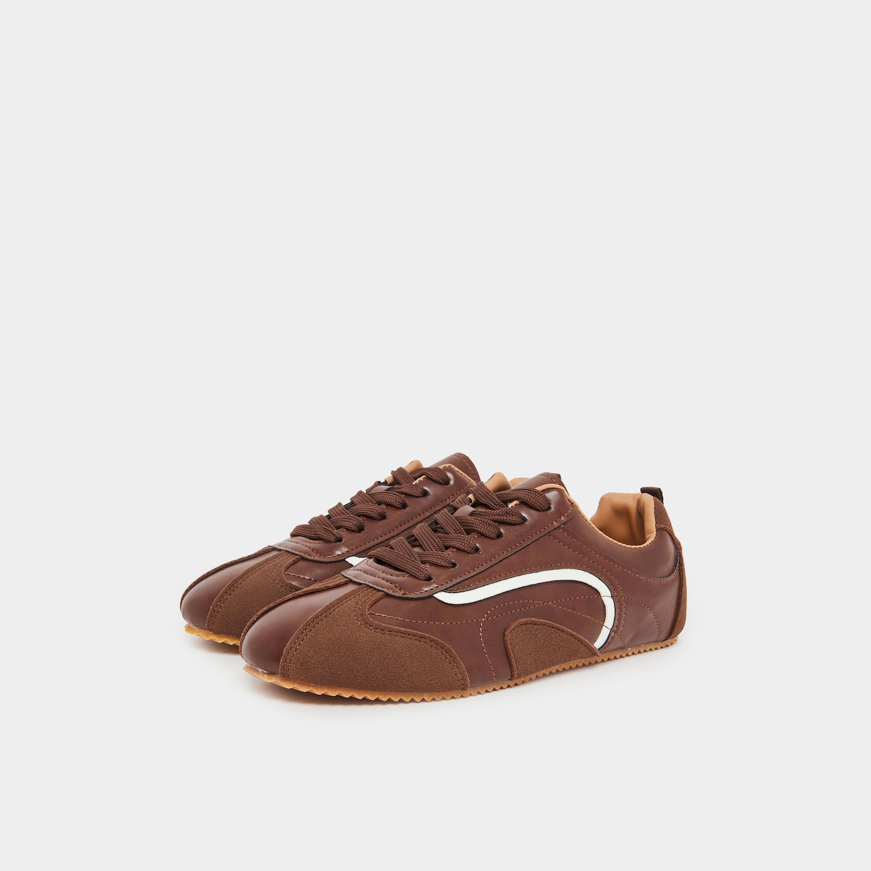 حذاء سنيكرز كلاسيكي بأربطة-sports-women-shoes-image-1
