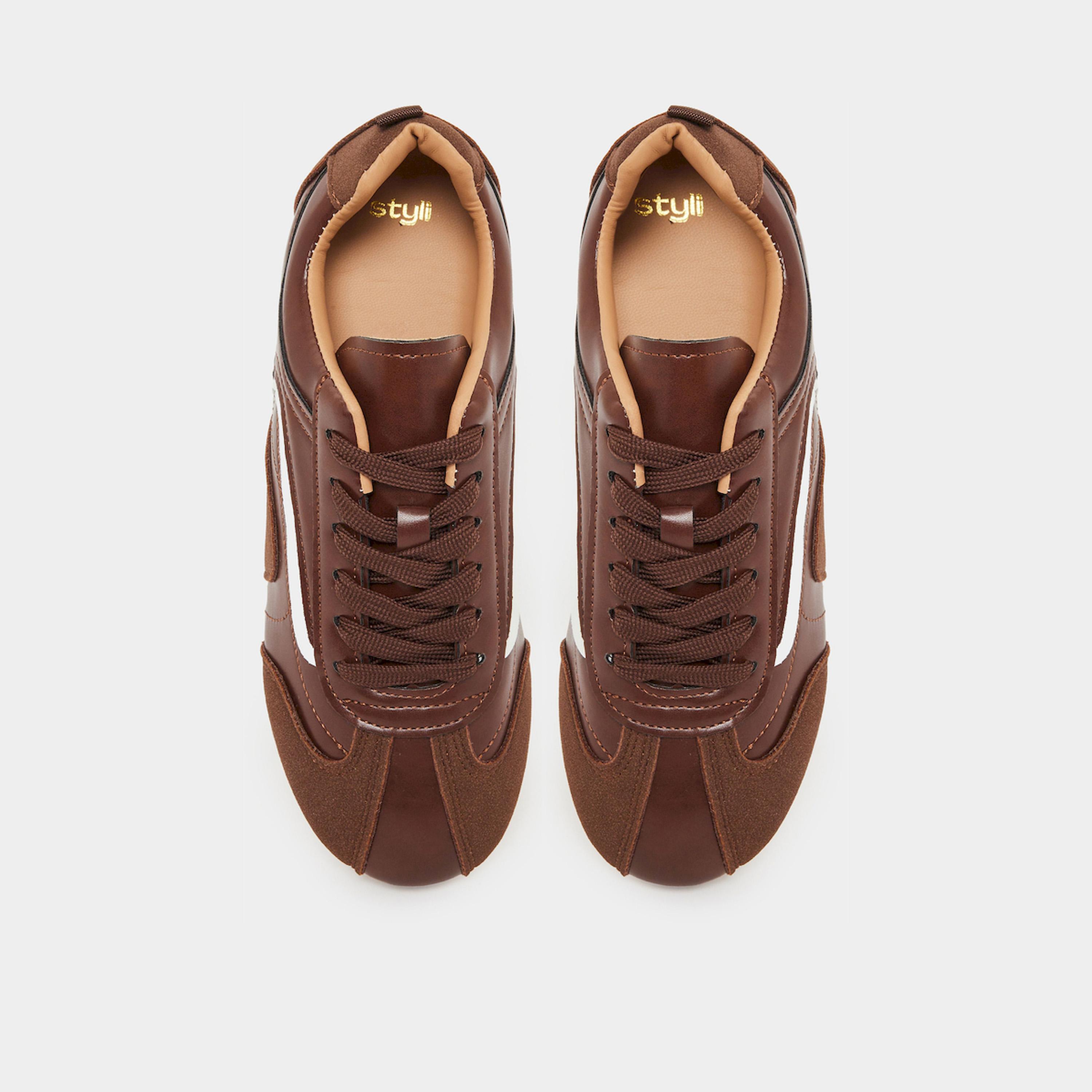حذاء سنيكرز كلاسيكي بأربطة-sports-women-shoes-image-4