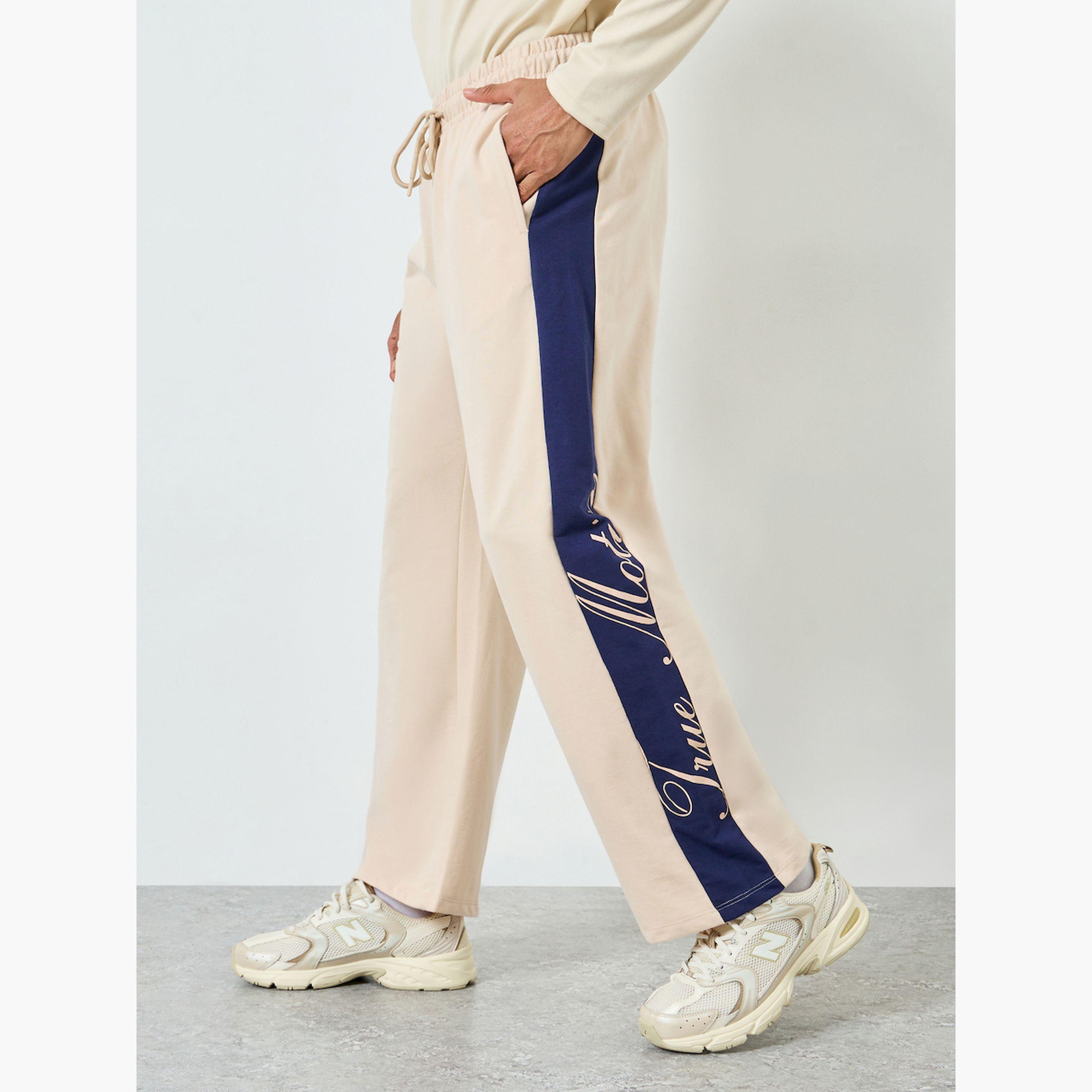 بنطال جوغر بقصة واسعة وطبعة وألواح متباينة-men-clothing-bottoms-joggers-image-1