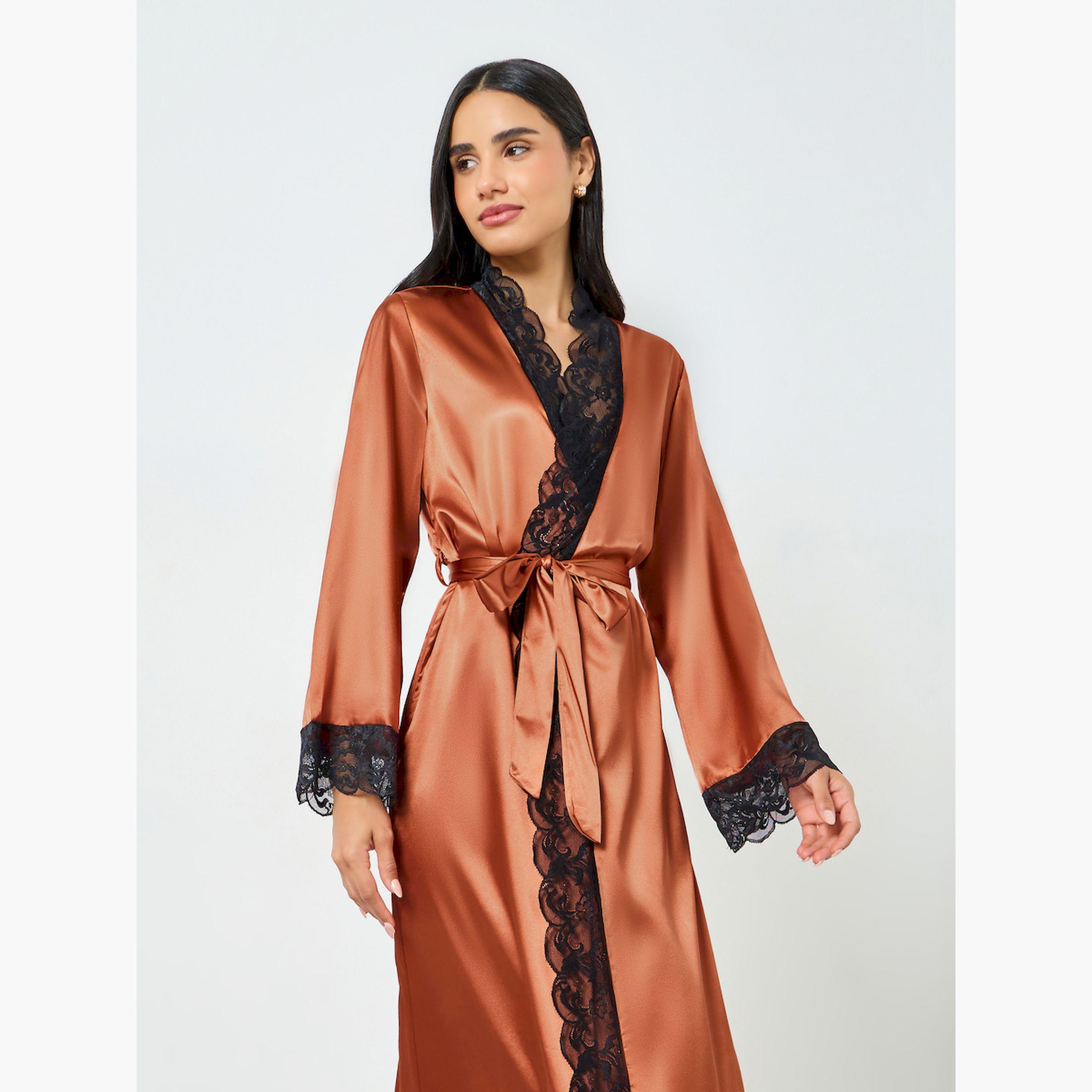 روب بأكمام طويلة وتفاصيل دانتيل-women-clothing-nightwear-robes-image-2