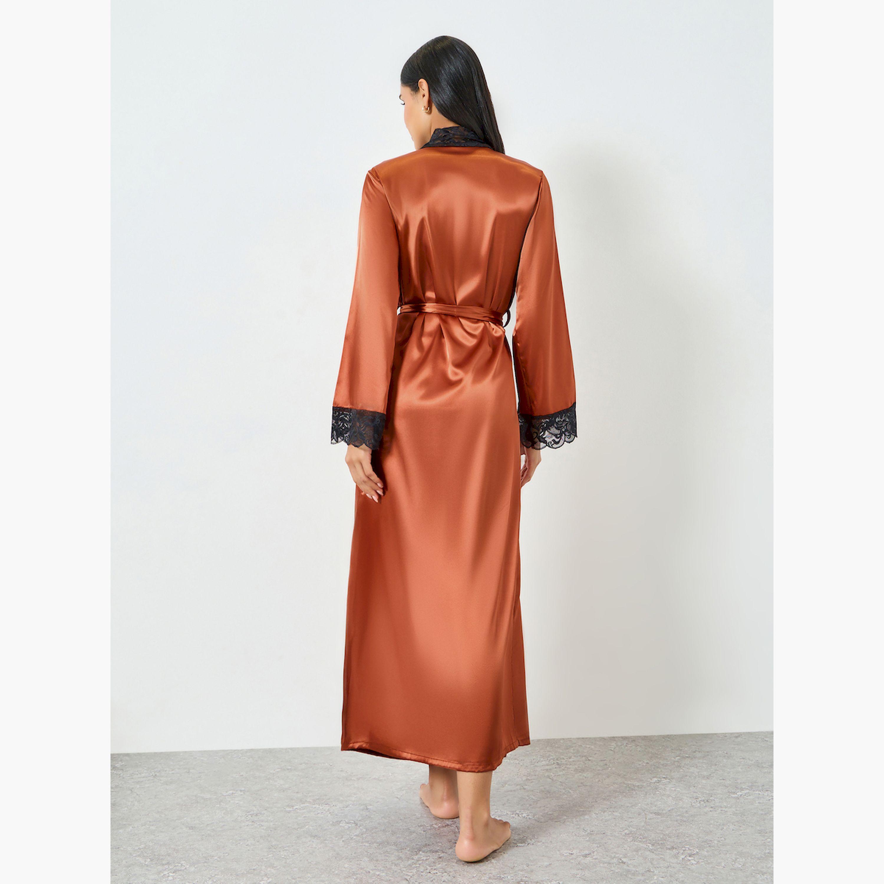 روب بأكمام طويلة وتفاصيل دانتيل-women-clothing-nightwear-robes-image-3