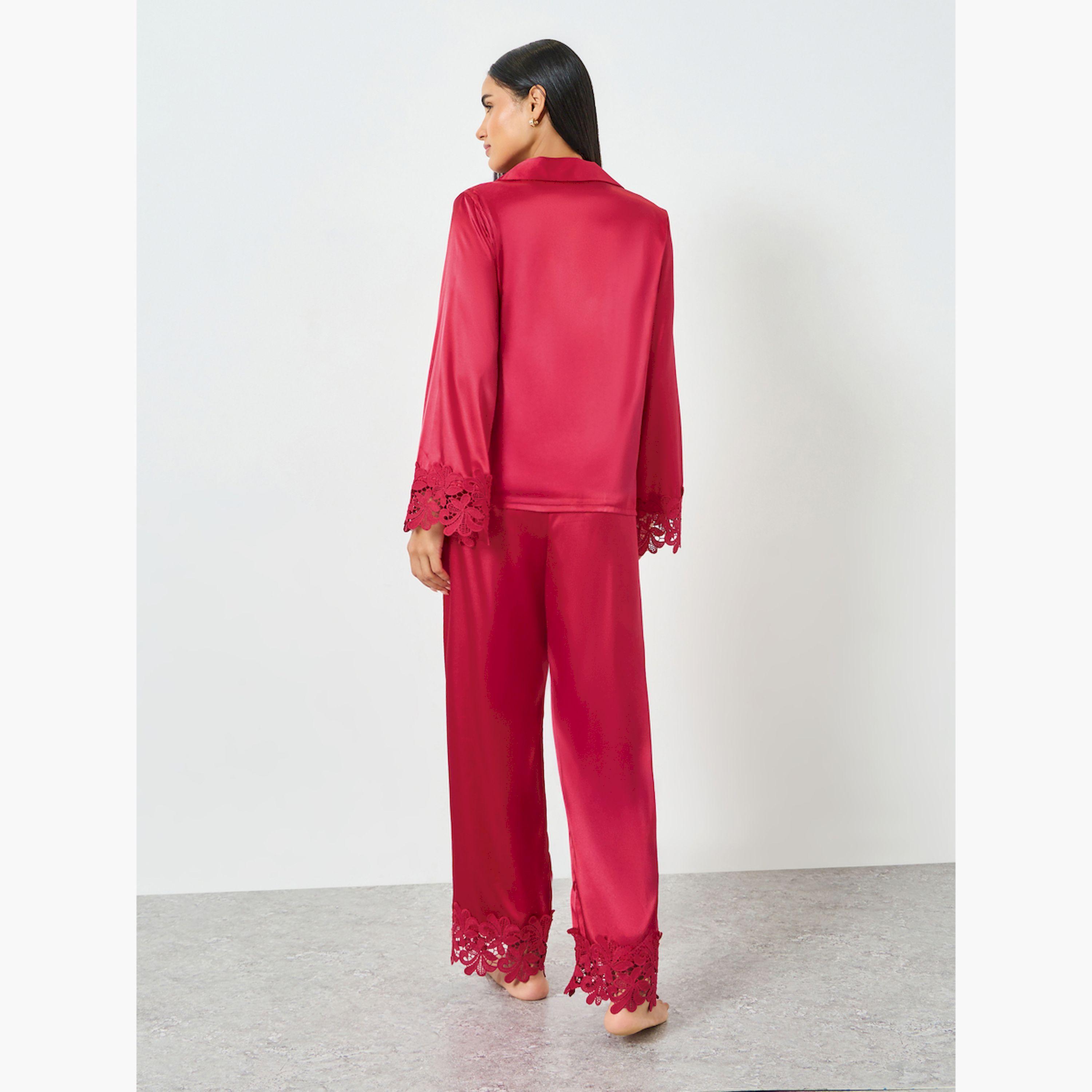 طقم بيجاما من بنطال وبلوزة ساتان بتفاصيل دانتيل-women-clothing-nightwear-pyjamas-longsets-image-4
