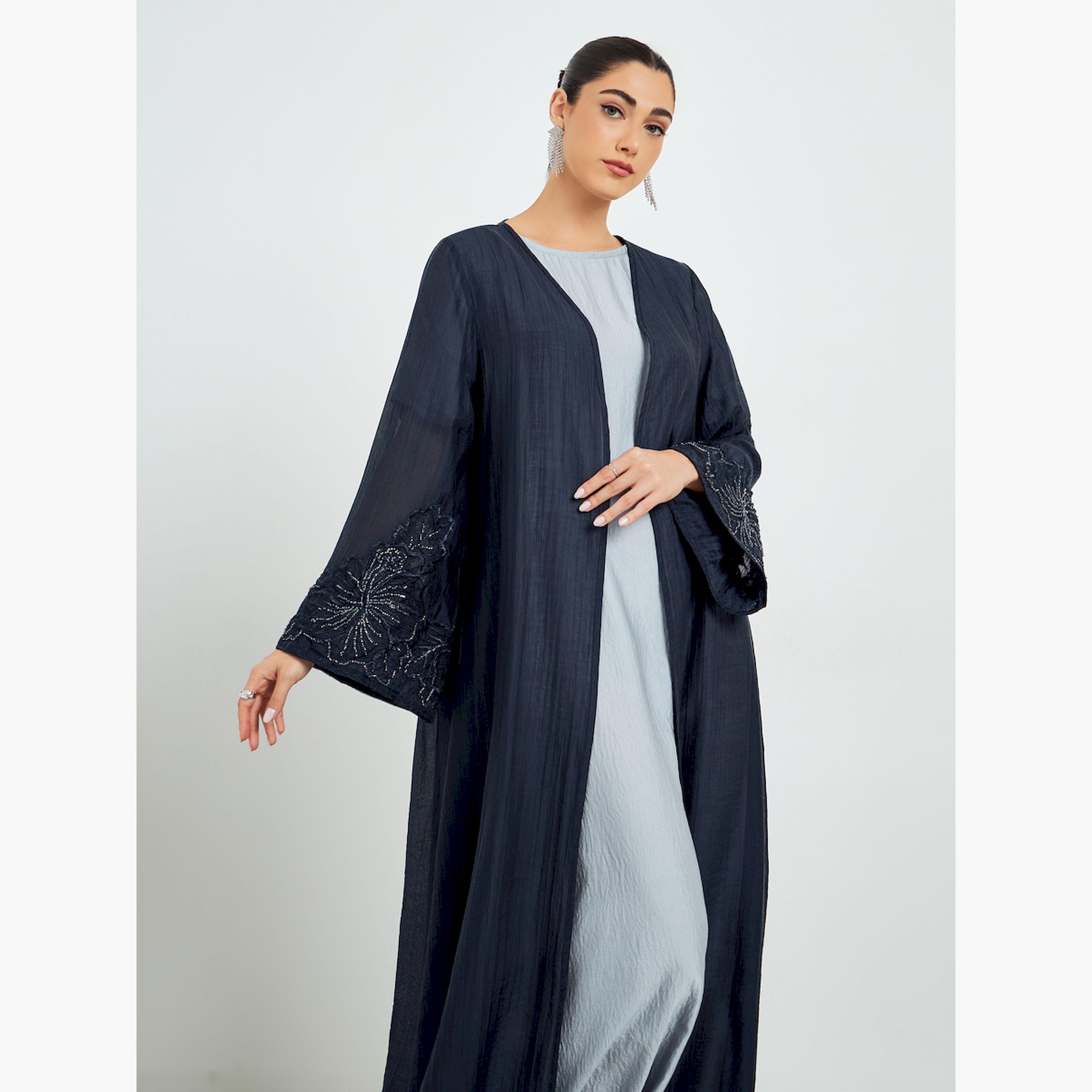 عباية بحافة واسعة وأكمام بتفاصيل مُطرّزة-women-arabicclothing-abayas-image-2
