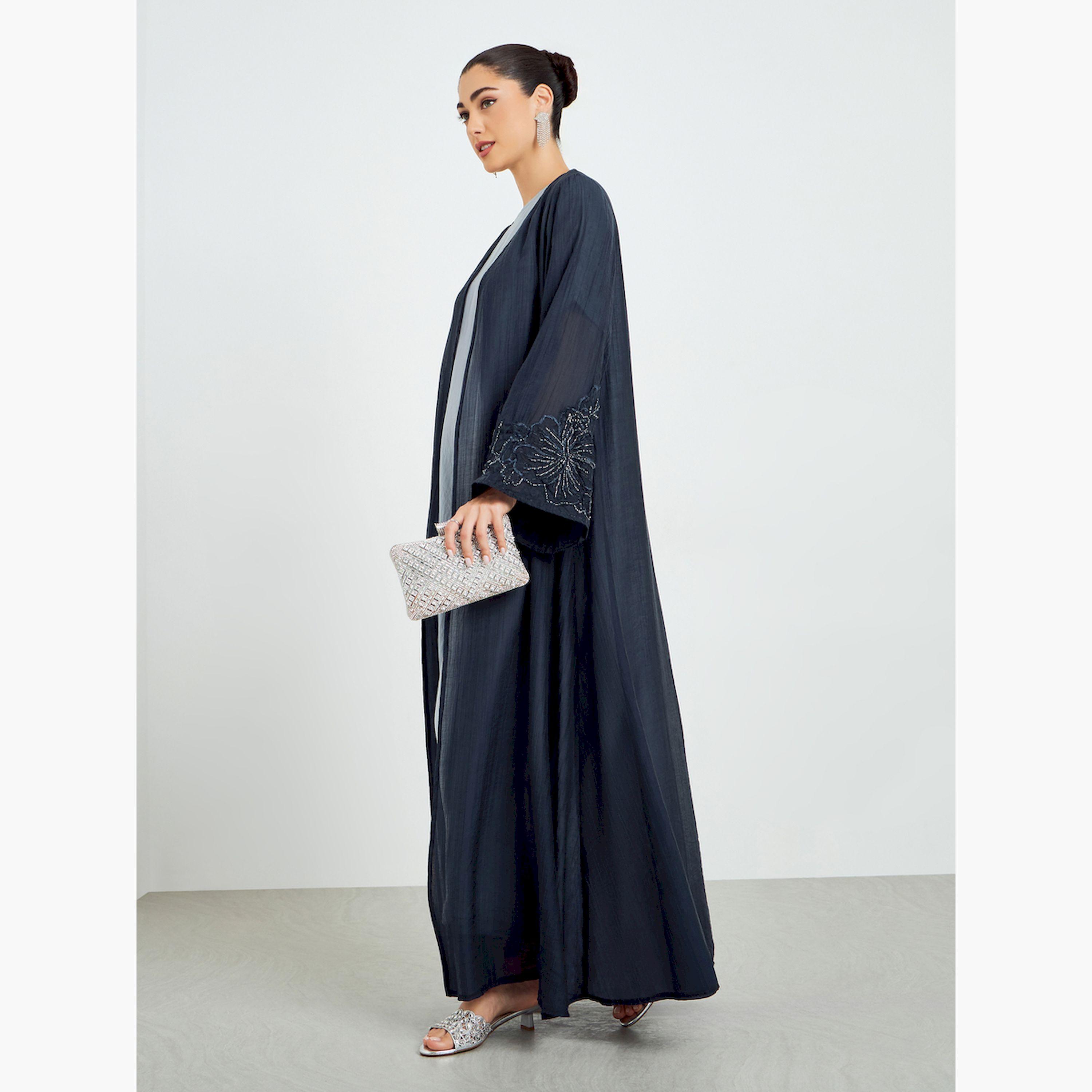 عباية بحافة واسعة وأكمام بتفاصيل مُطرّزة-women-arabicclothing-abayas-image-3