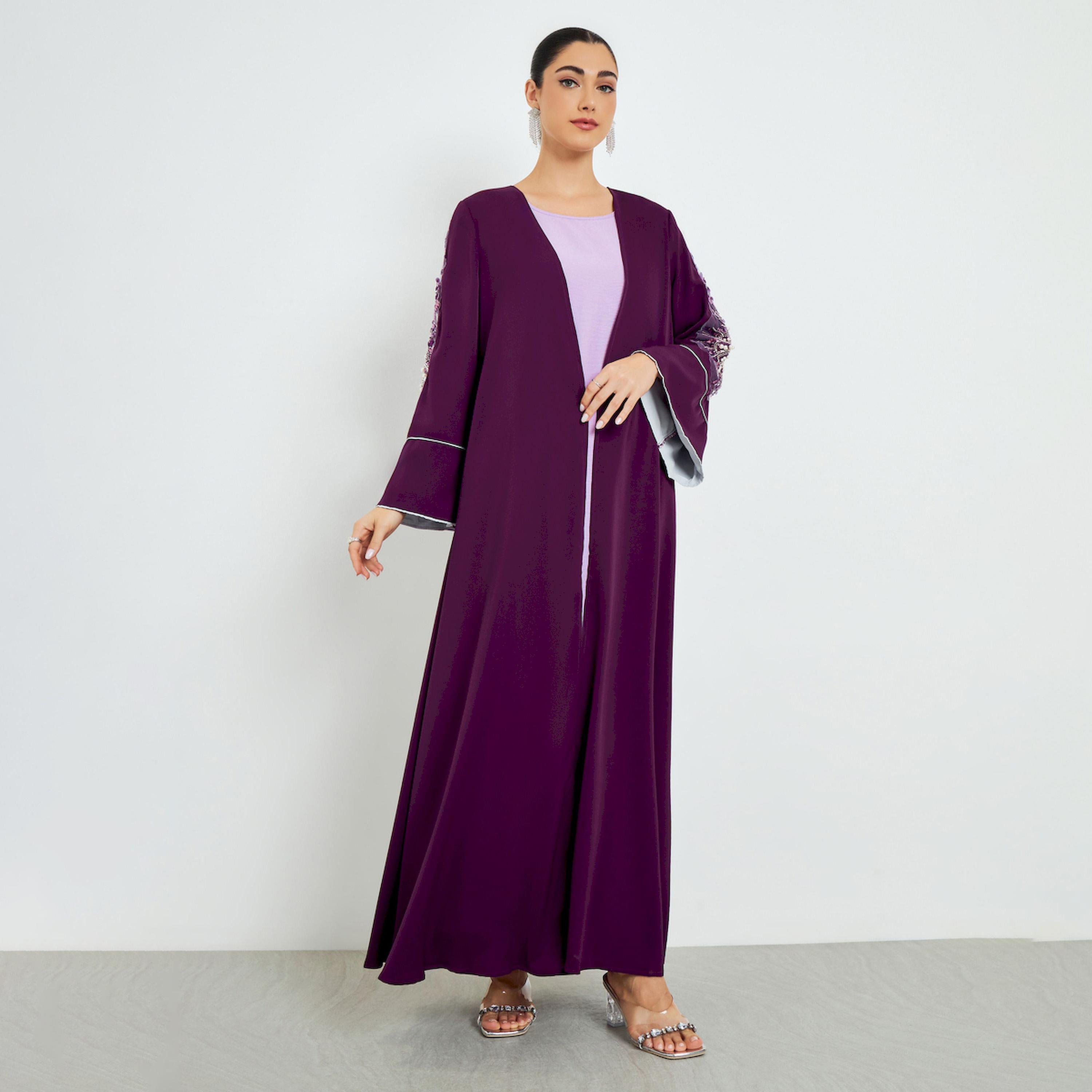 عباية بحافة واسعة وأكمام بتفاصيل مُطرّزة-women-arabicclothing-abayas-image-1