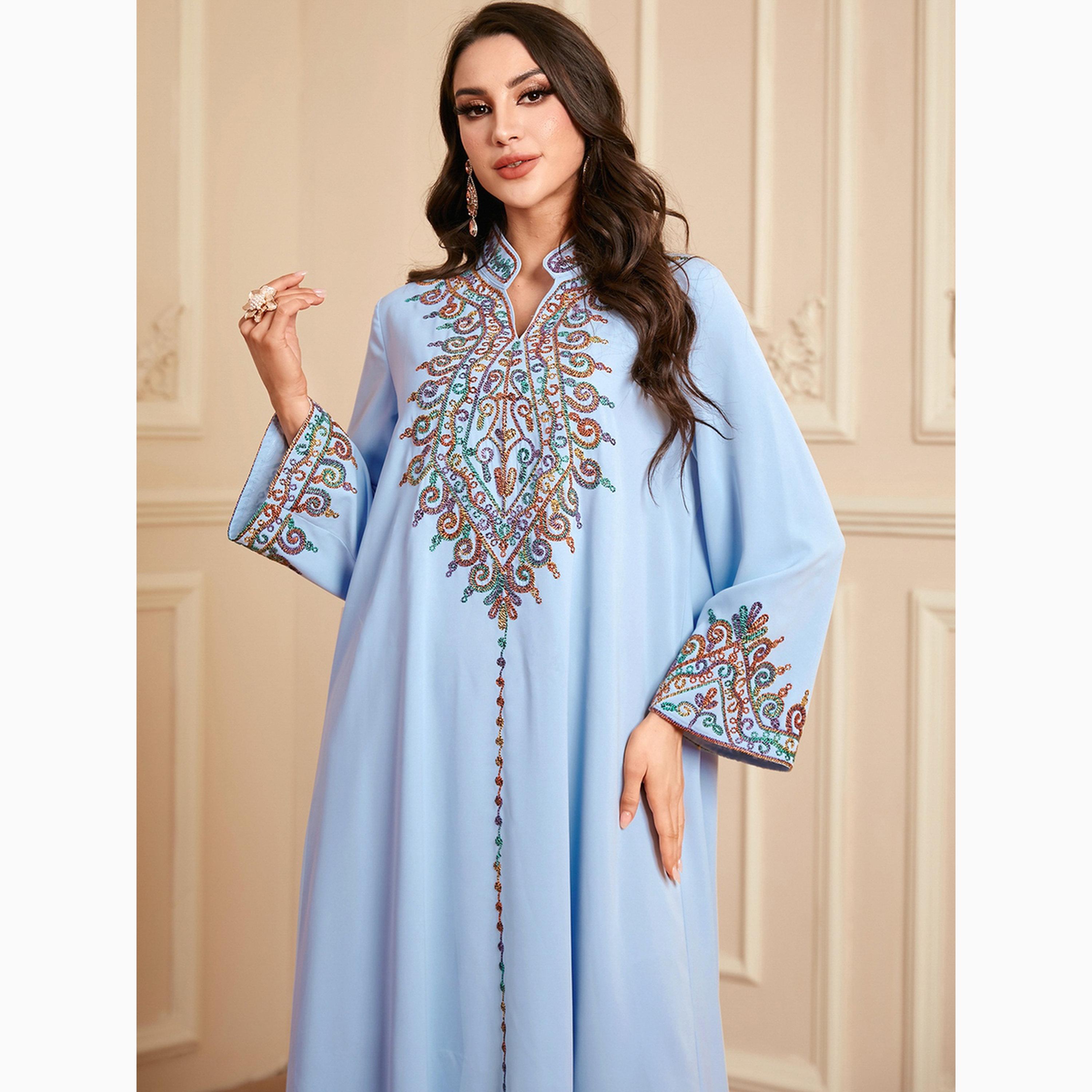 جلابية بياقة بشق وتفاصيل مُطرّزة-women-arabicclothing-jalabiyas-image-3