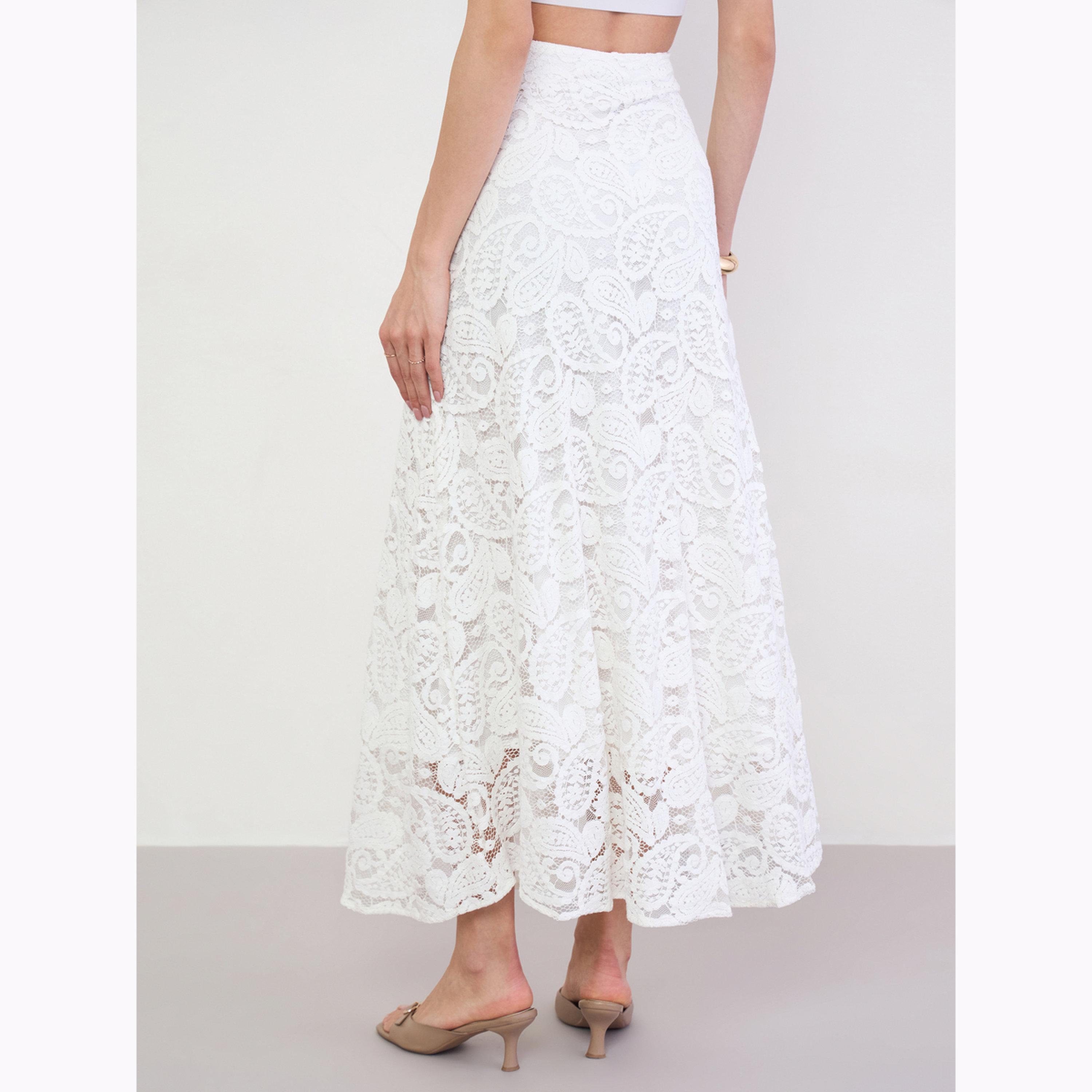 تنورة طويلة بحافة واسعة من دانتيل بنمط بيزلي لون أوف وايت-women-clothing-bottoms-skirts-image-4